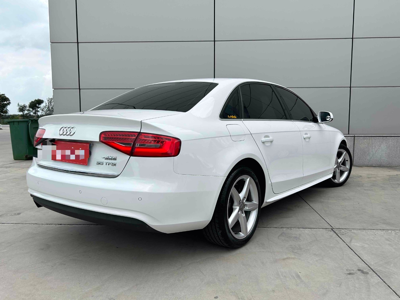 奥迪A4L 2013款 35 TFSI 自动标准型