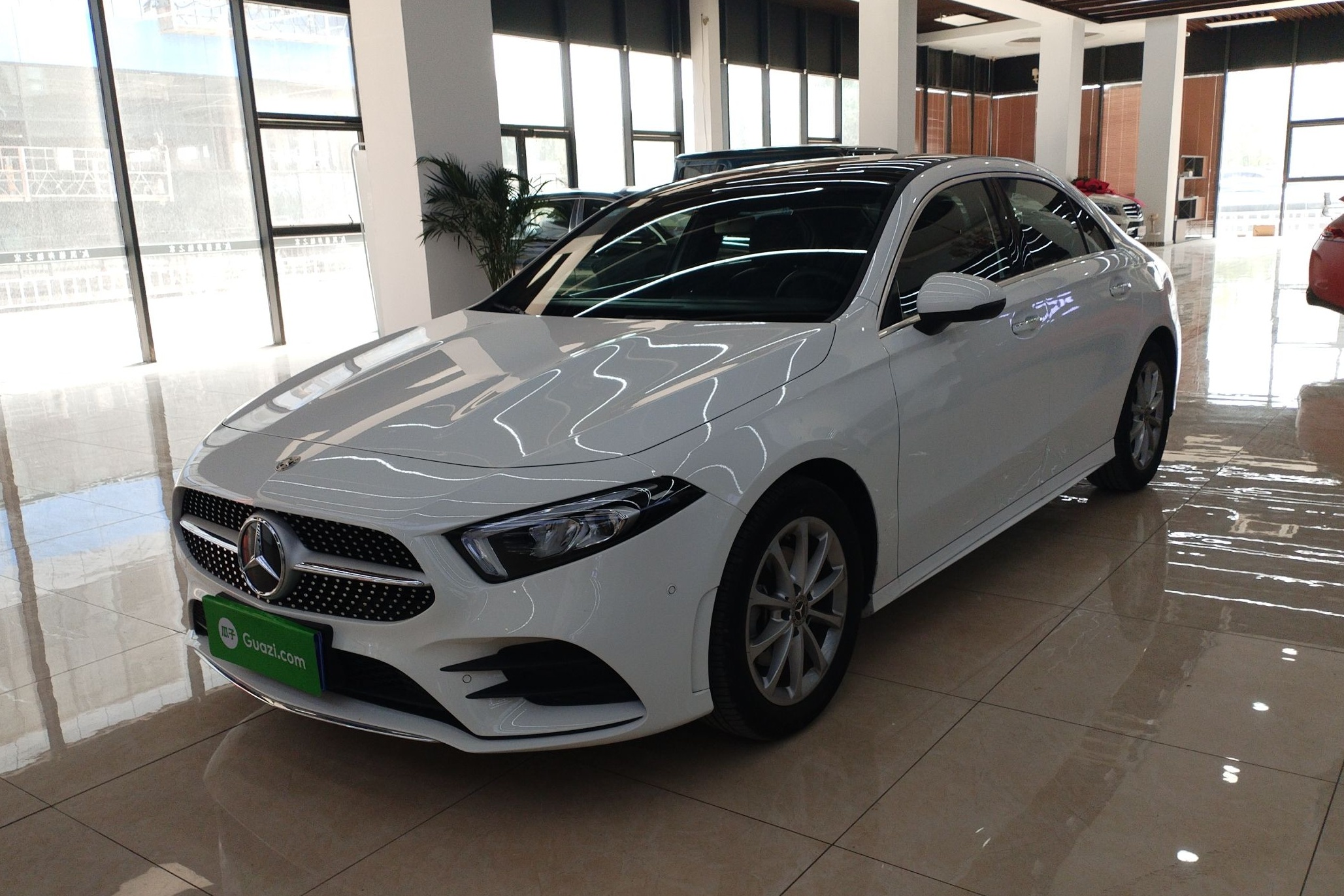 奔驰A级 2022款 改款 A 200 L 运动轿车时尚型