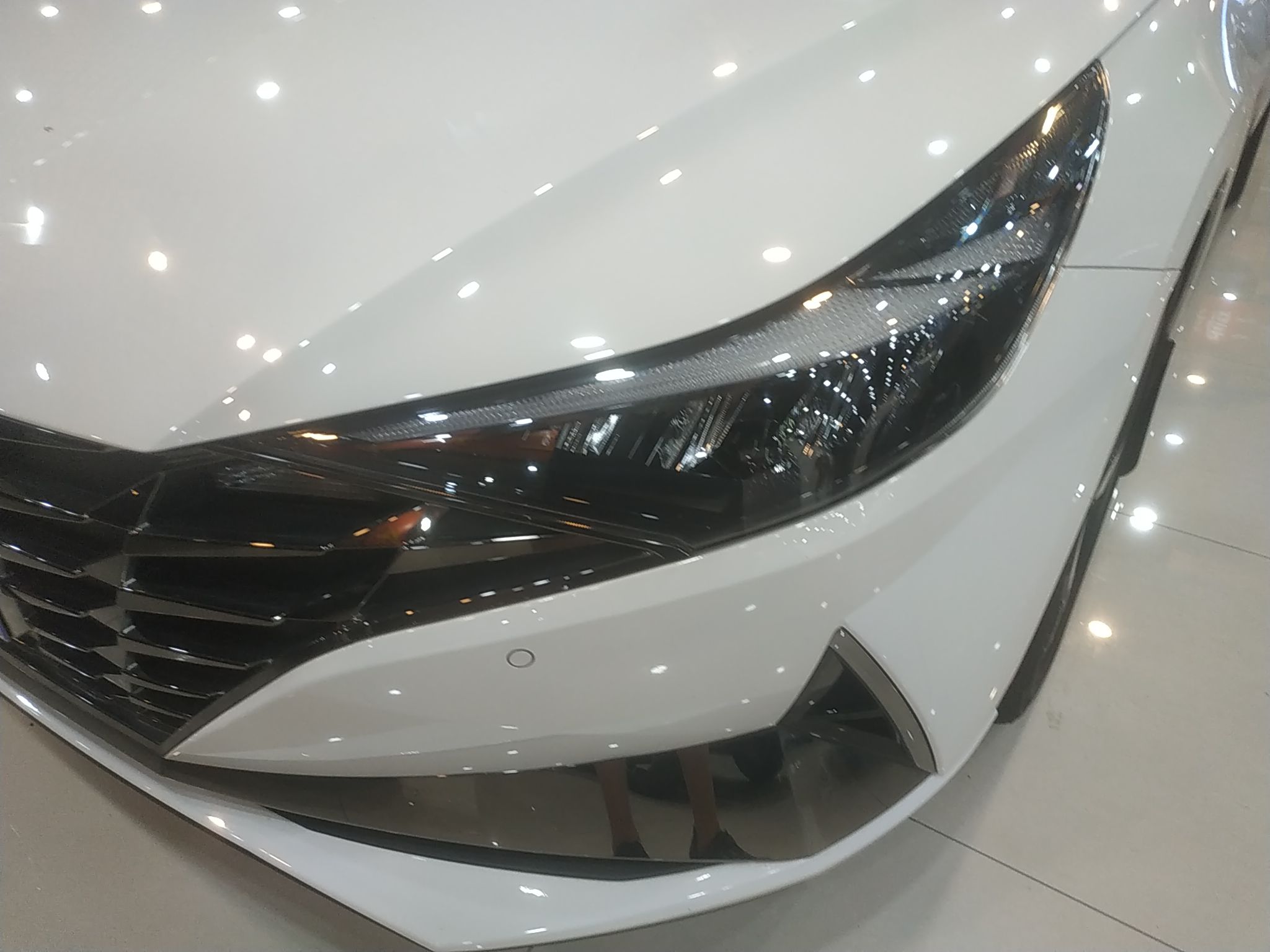 现代 伊兰特 2022款 1.5L CVT LUX尊贵版