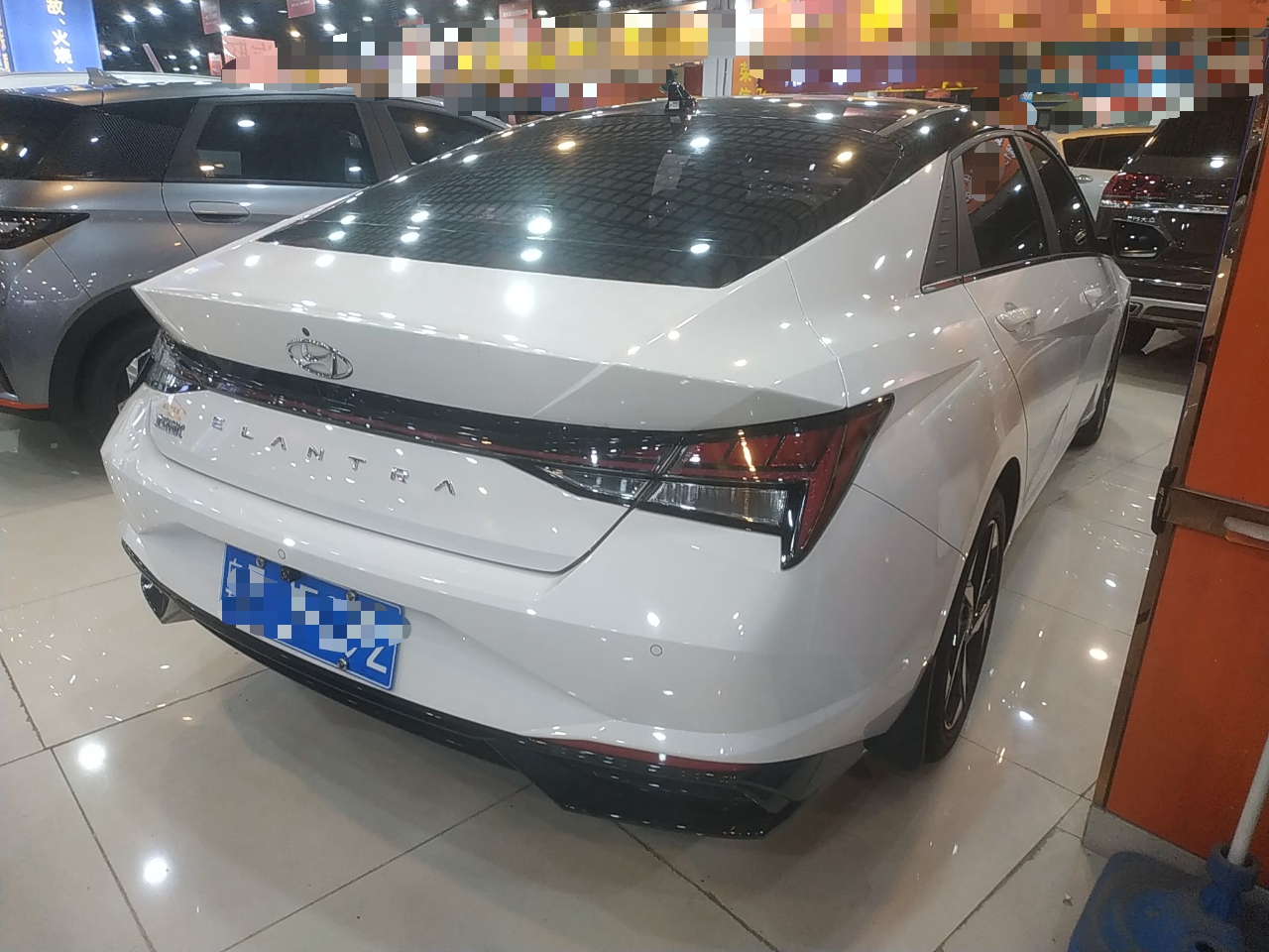 现代 伊兰特 2022款 1.5L CVT LUX尊贵版