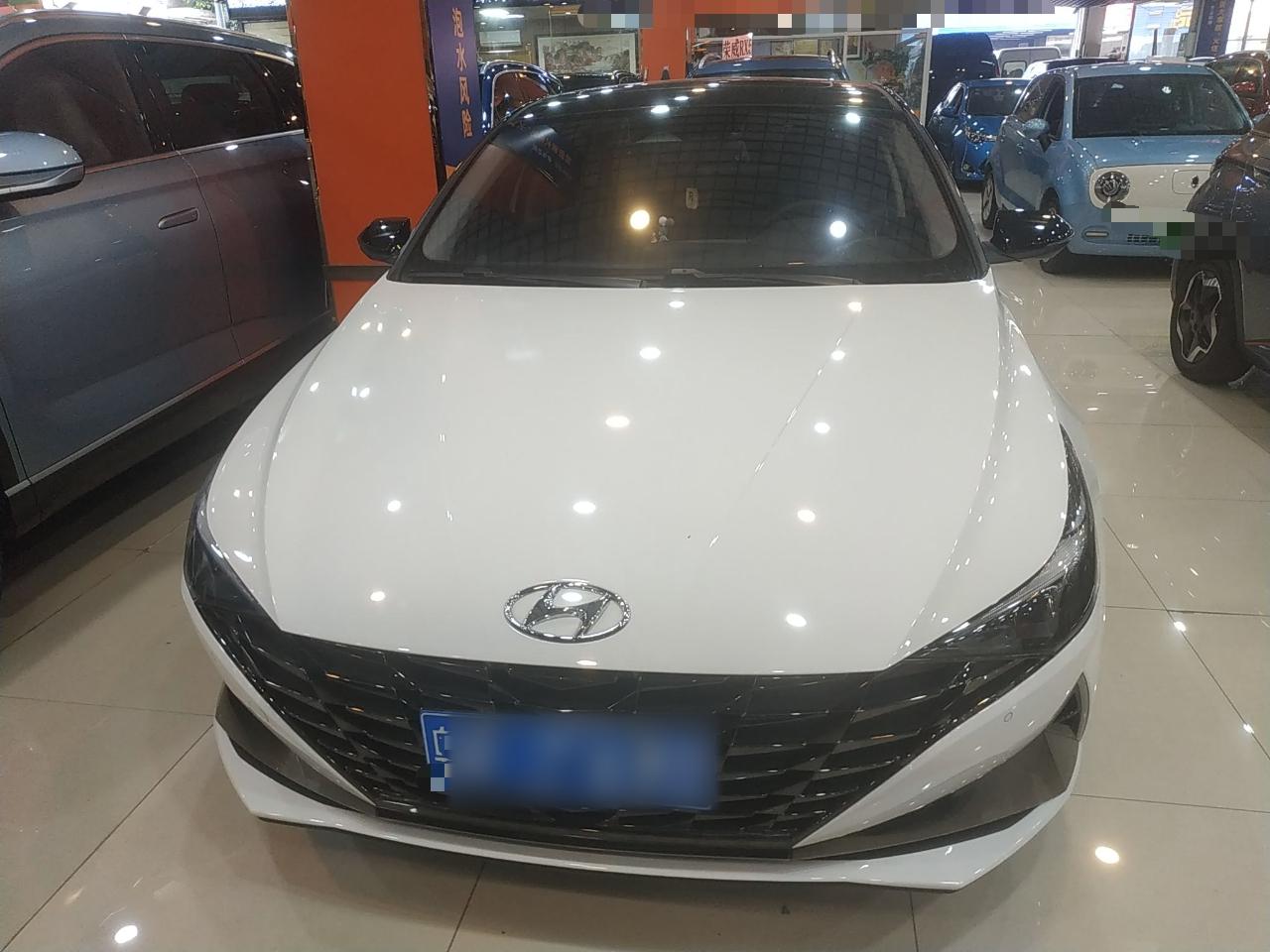 现代 伊兰特 2022款 1.5L CVT LUX尊贵版