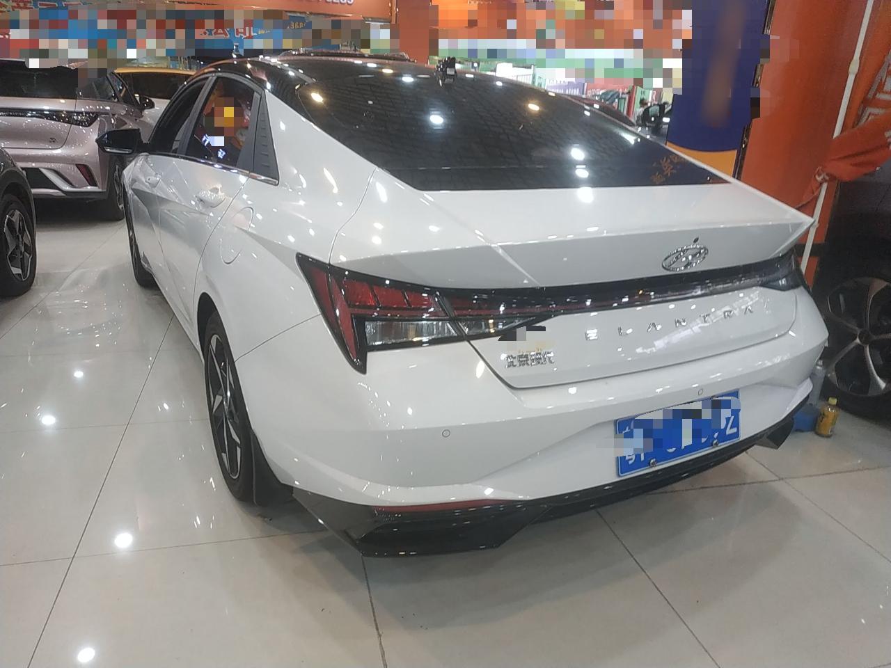 现代 伊兰特 2022款 1.5L CVT LUX尊贵版