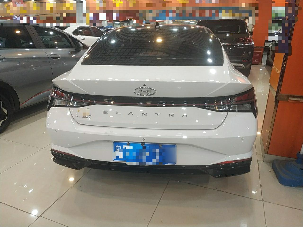 现代 伊兰特 2022款 1.5L CVT LUX尊贵版