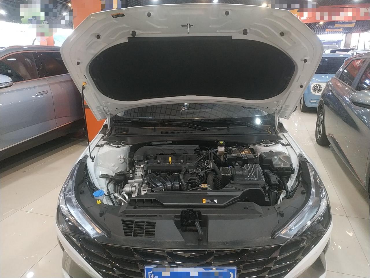 现代 伊兰特 2022款 1.5L CVT LUX尊贵版