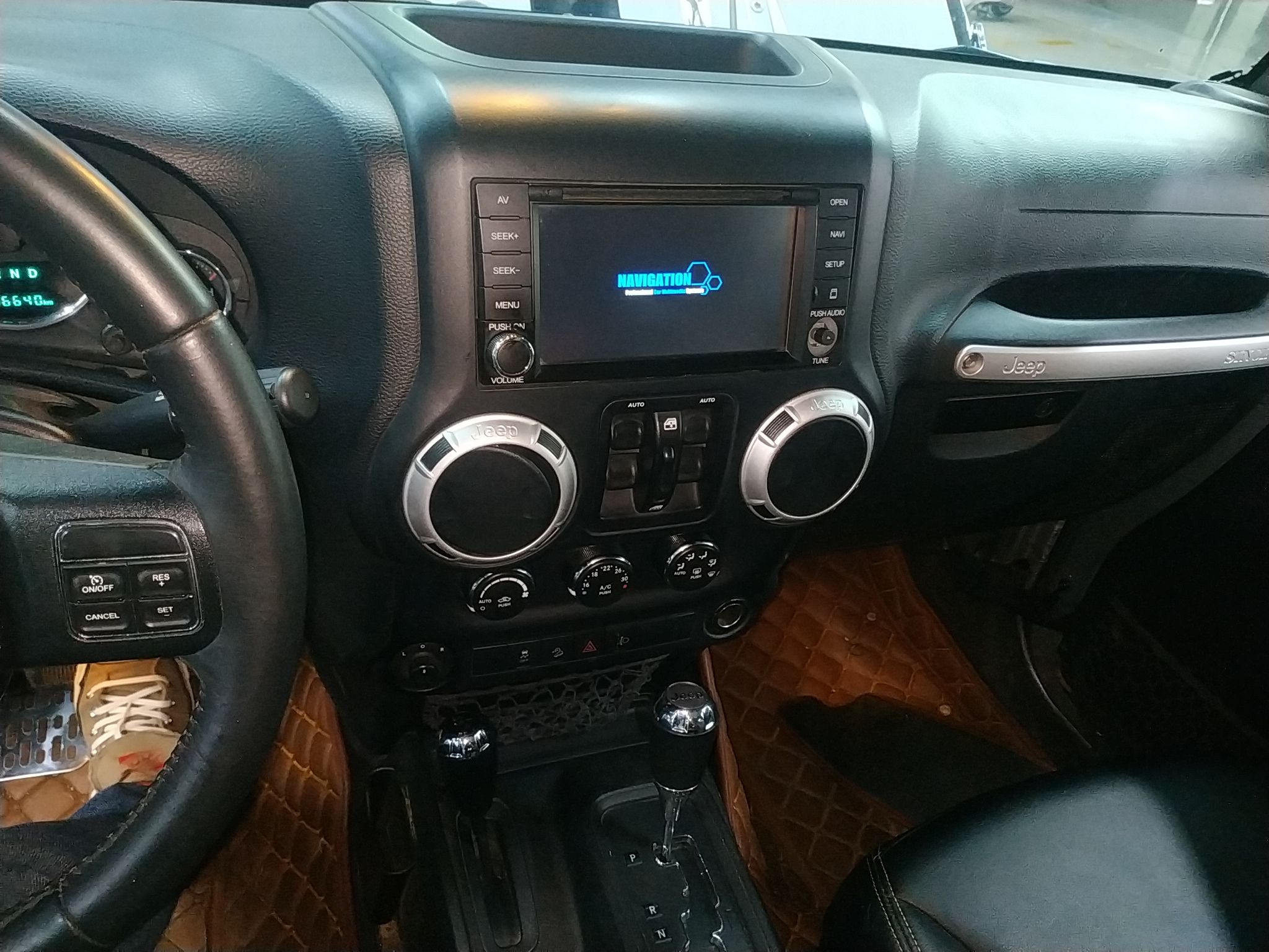 Jeep 牧马人 2015款 2.8TD Sahara 四门舒享版(进口)