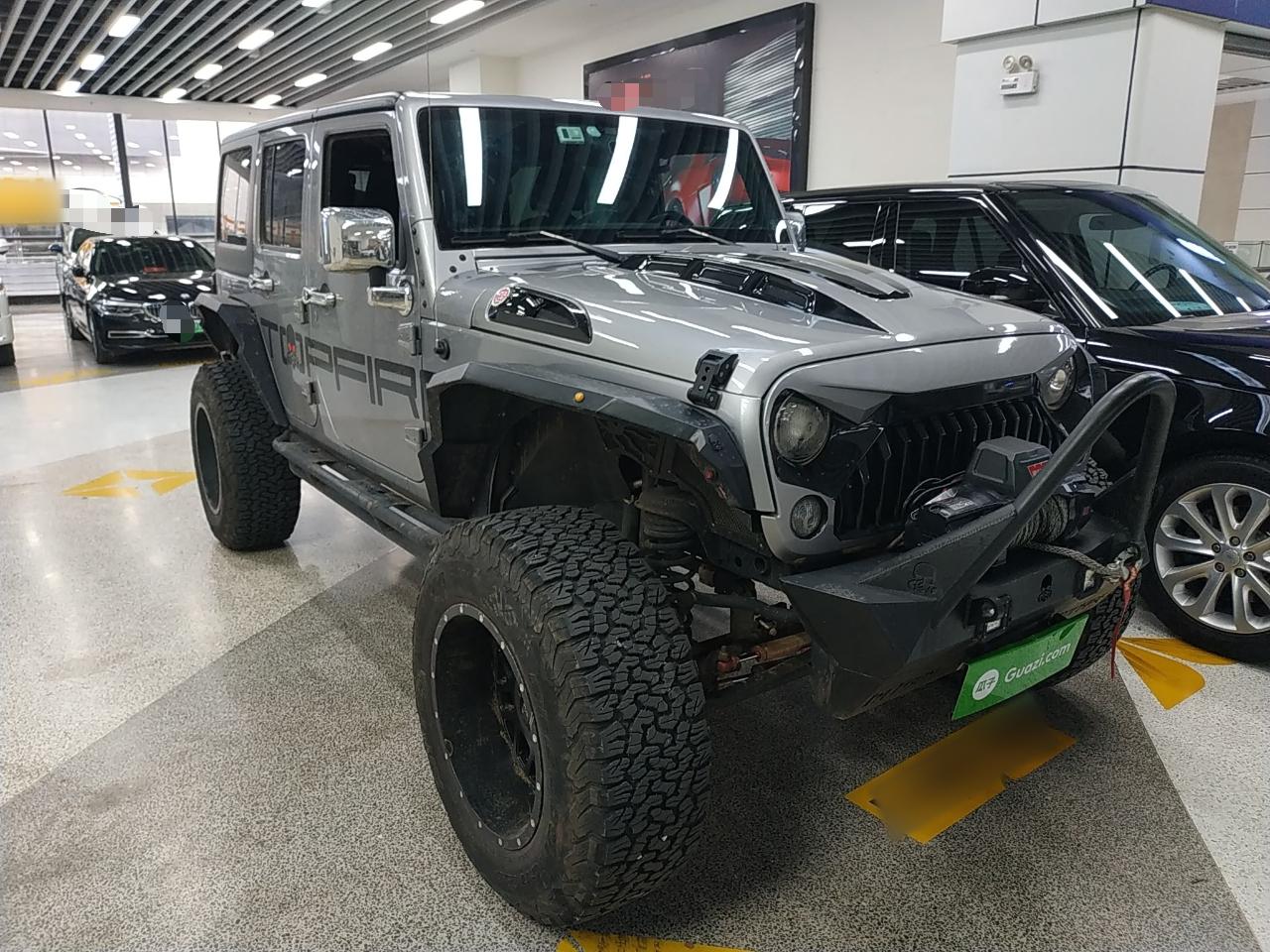Jeep 牧马人 2015款 2.8TD Sahara 四门舒享版(进口)