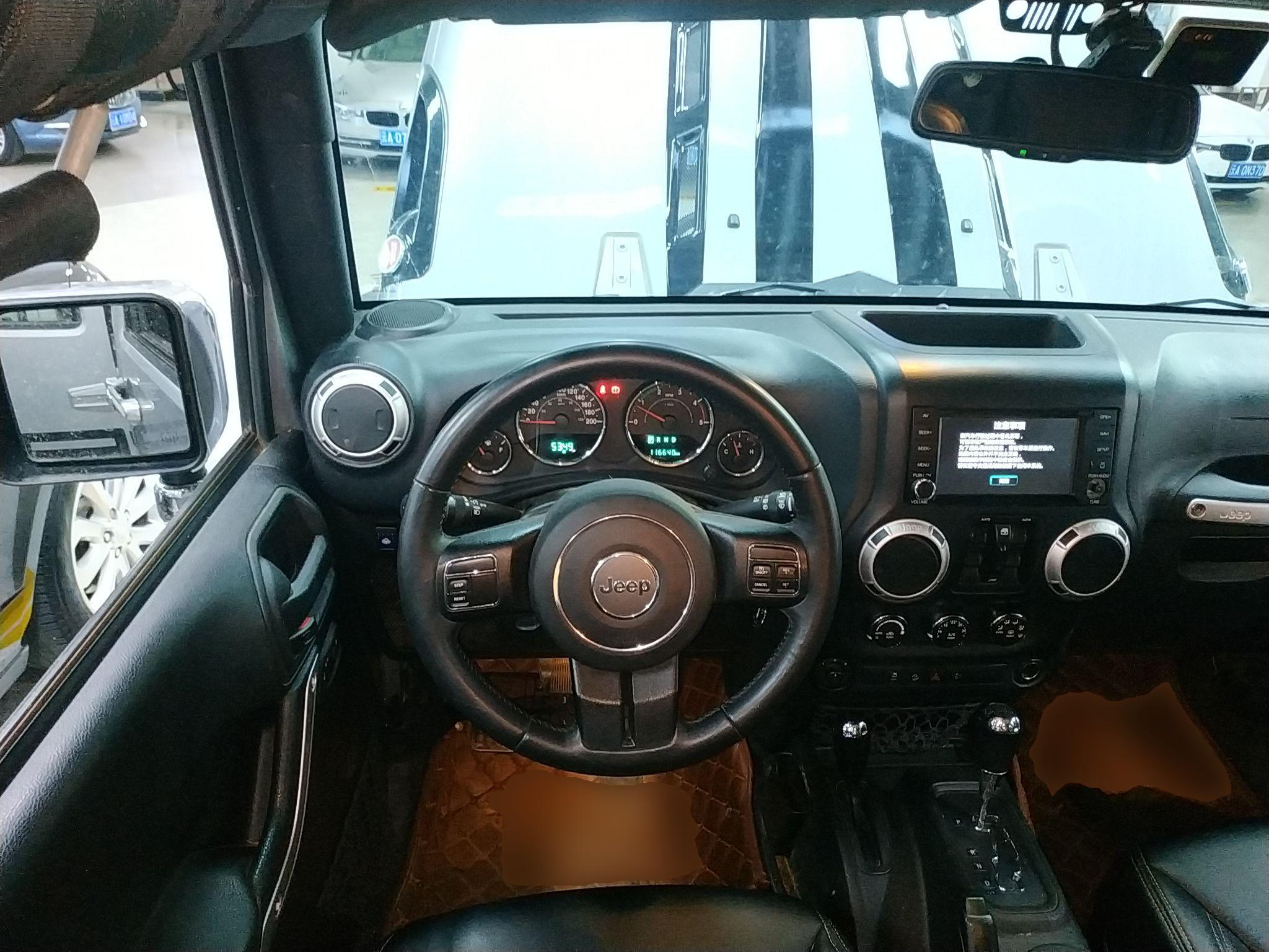 Jeep 牧马人 2015款 2.8TD Sahara 四门舒享版(进口)