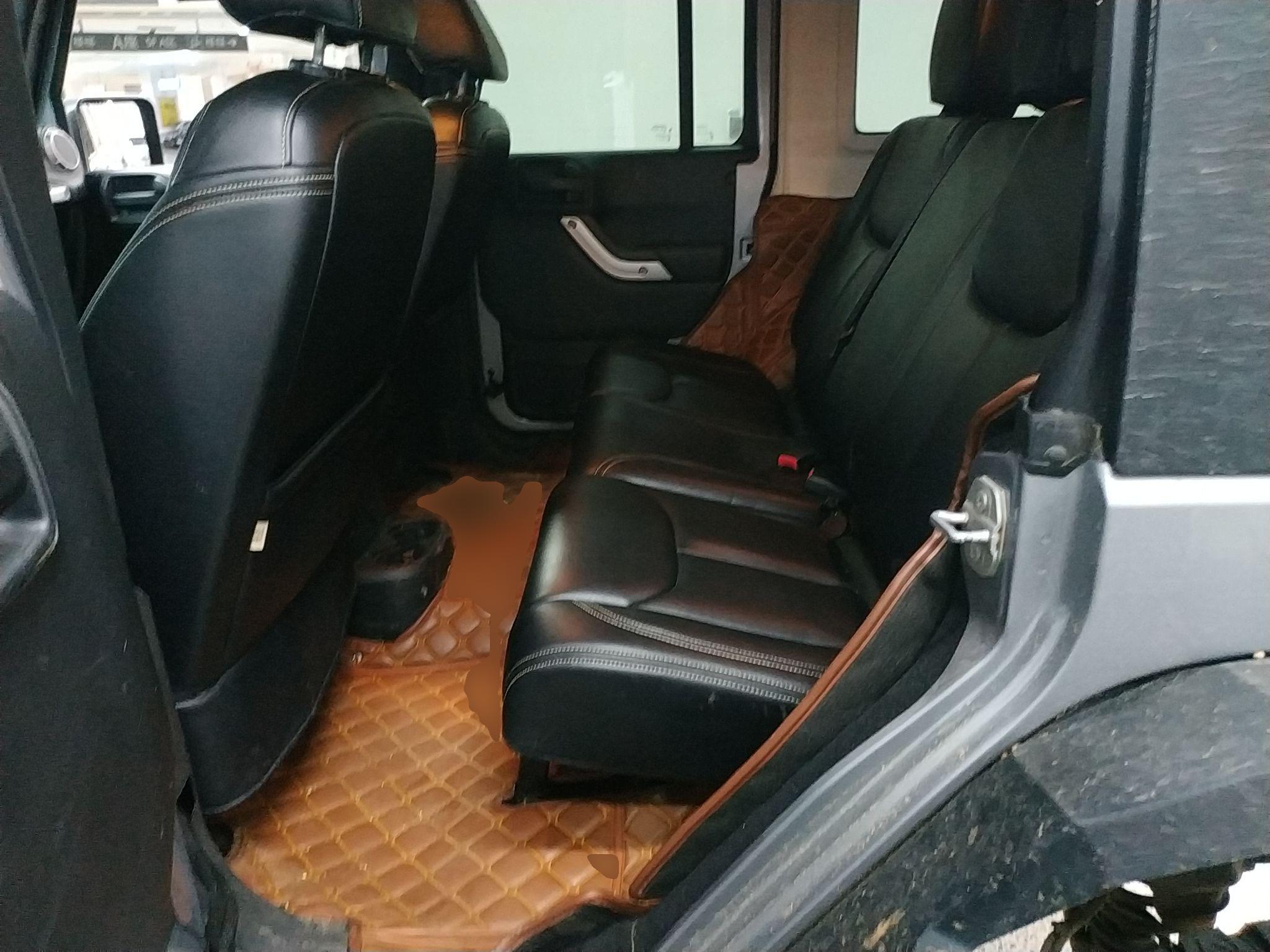 Jeep 牧马人 2015款 2.8TD Sahara 四门舒享版(进口)