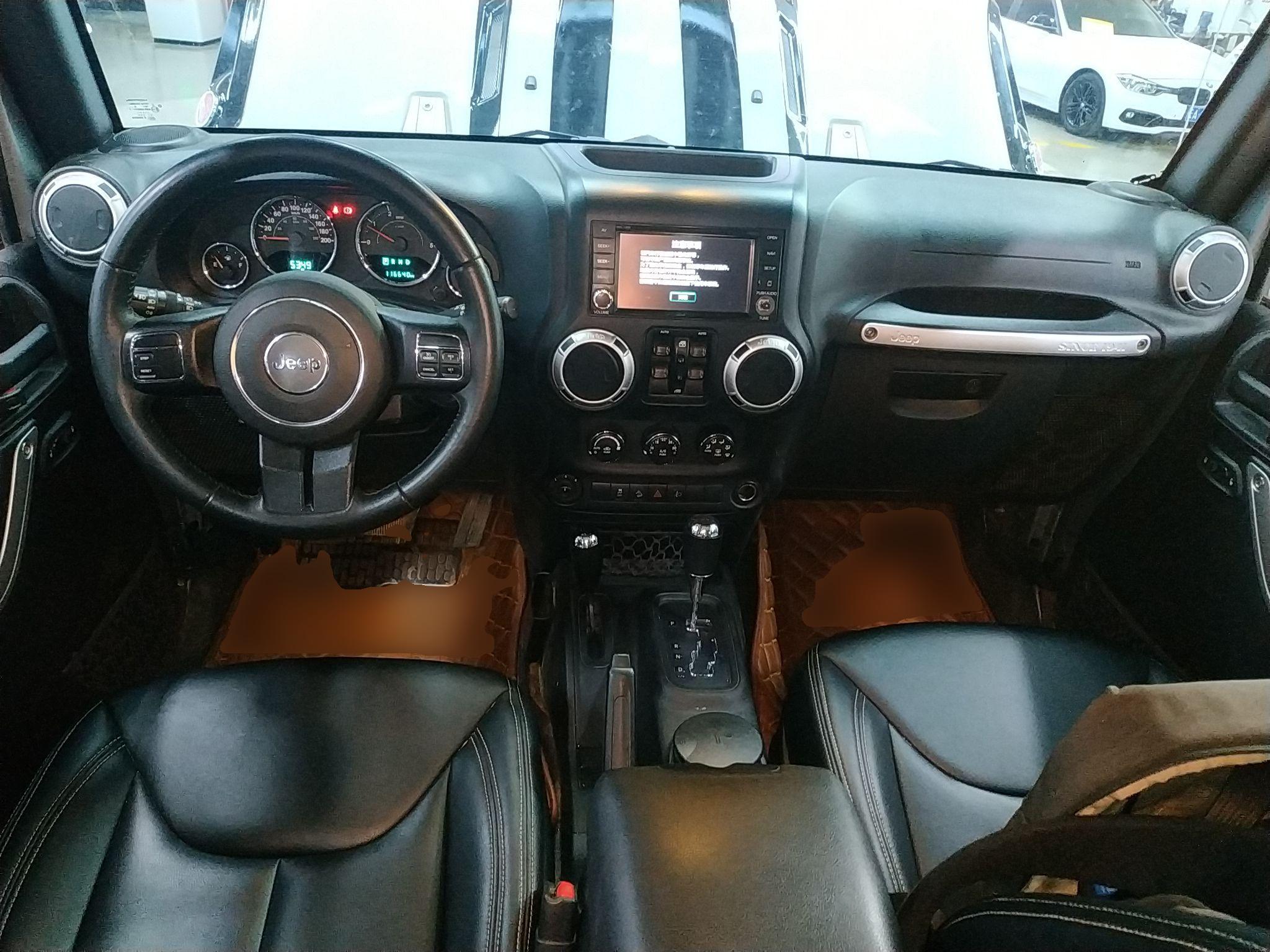 Jeep 牧马人 2015款 2.8TD Sahara 四门舒享版(进口)