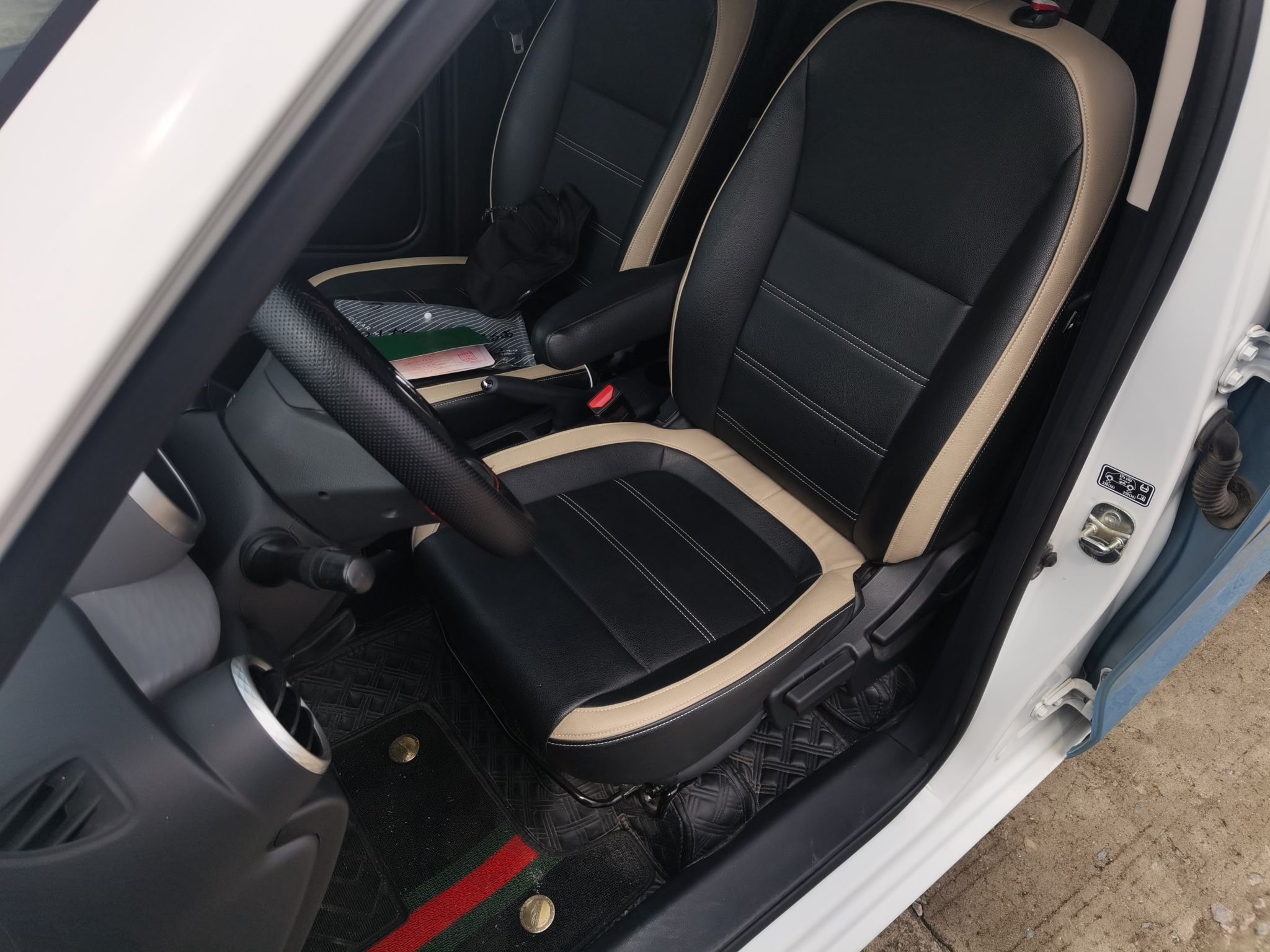 欧拉黑猫 2022款 301km 基础型 三元锂