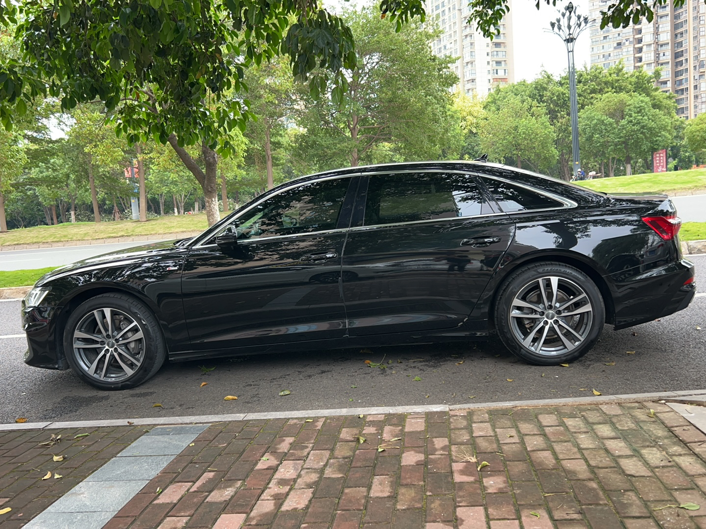 奥迪A6L 2019款 40 TFSI 豪华动感型