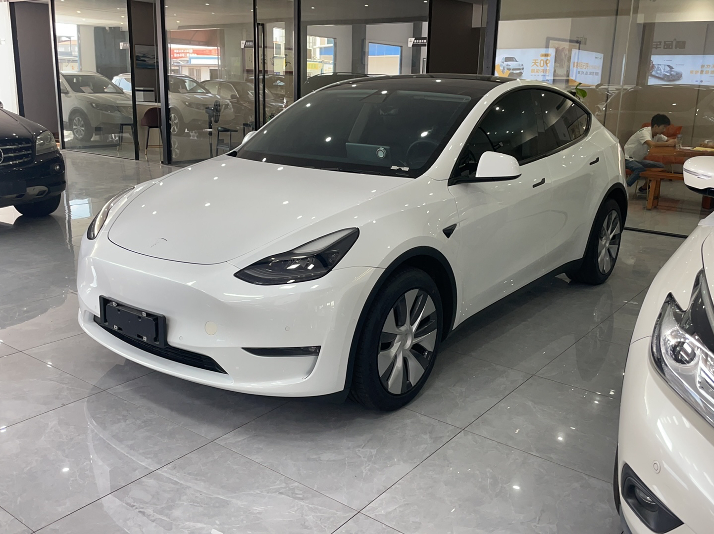 特斯拉 Model Y 2021款 长续航全轮驱动版