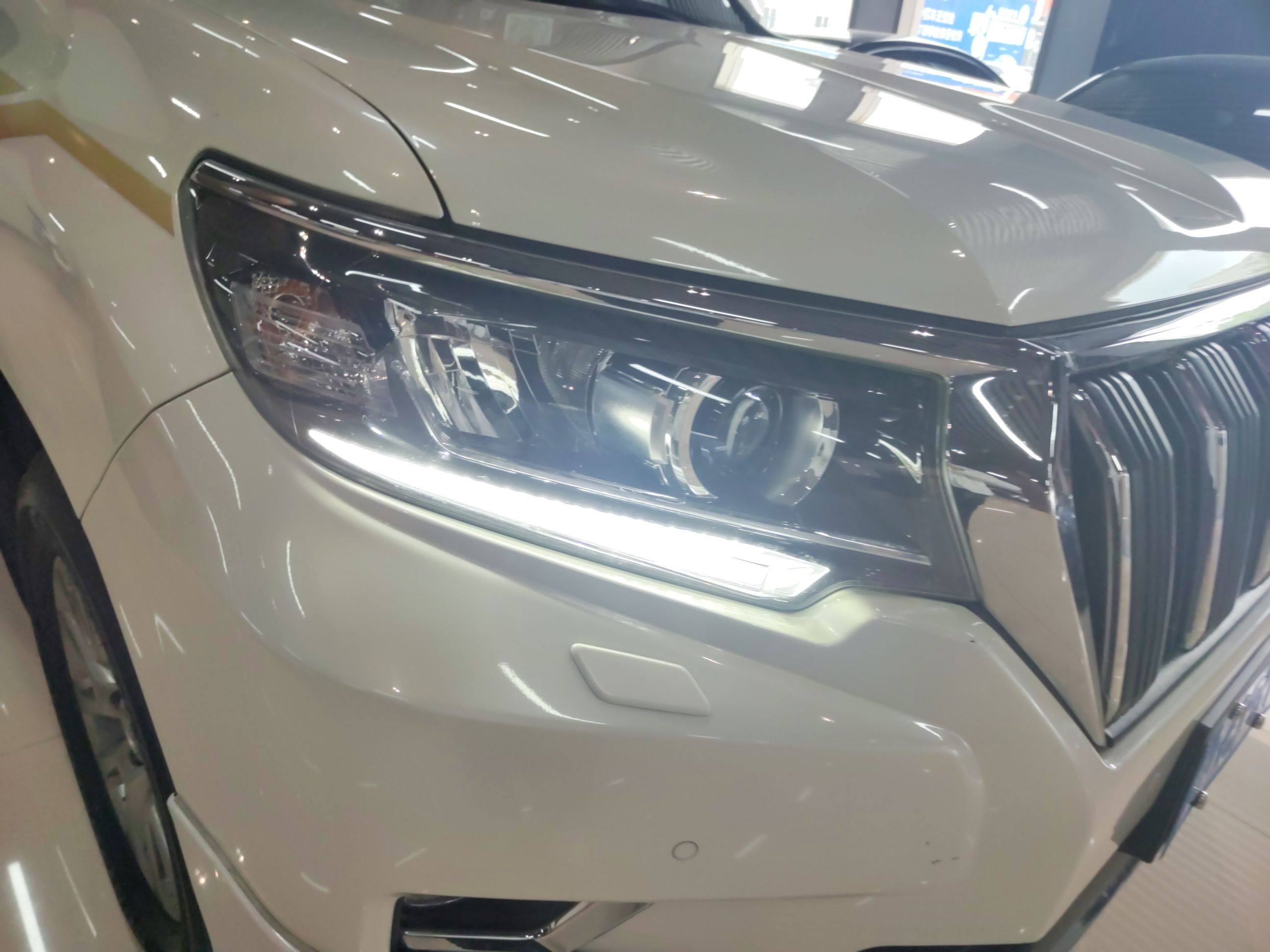 丰田 普拉多 2019款 3.5L 自动TX-L尊享版后挂备胎