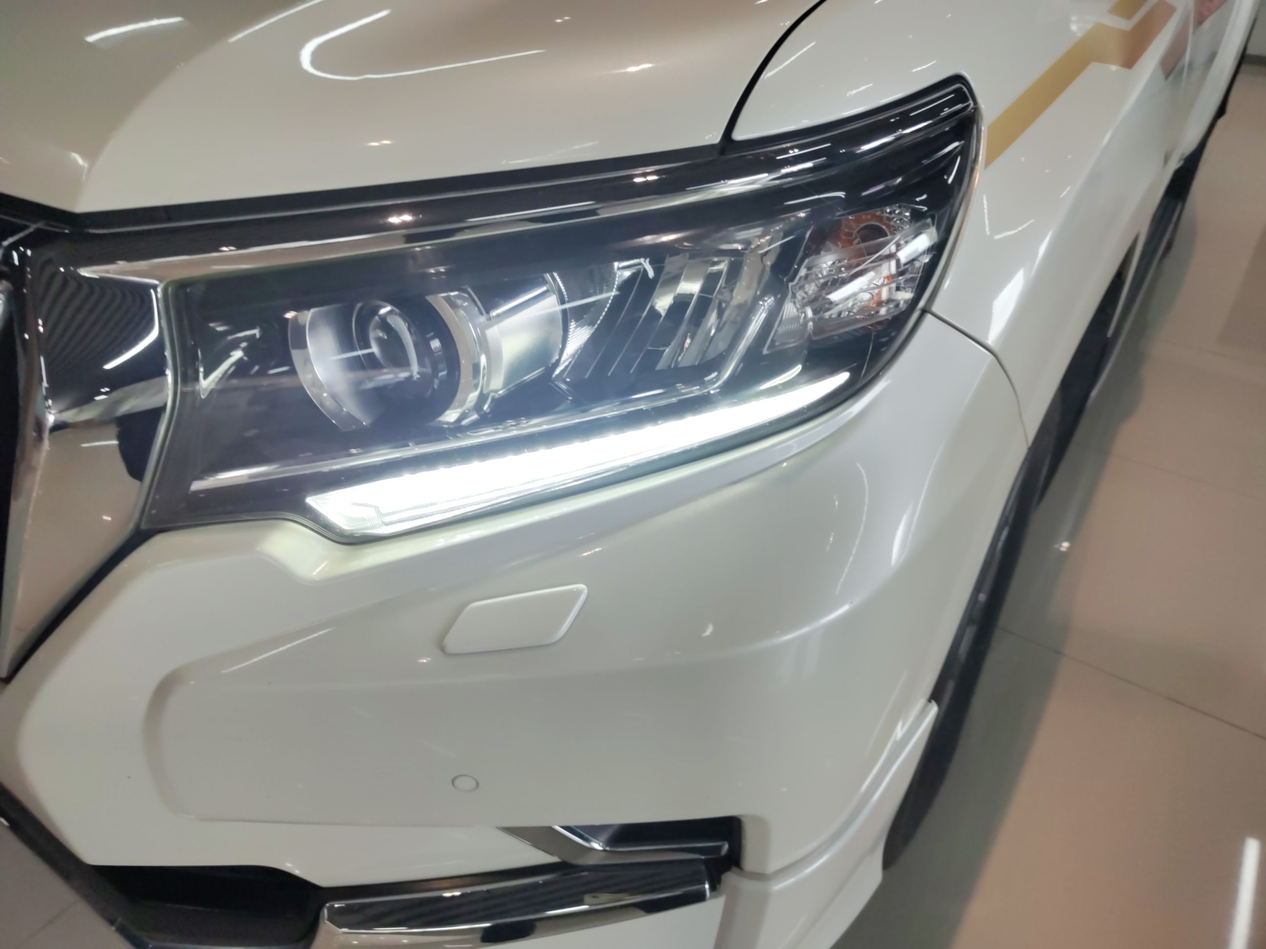 丰田 普拉多 2019款 3.5L 自动TX-L尊享版后挂备胎