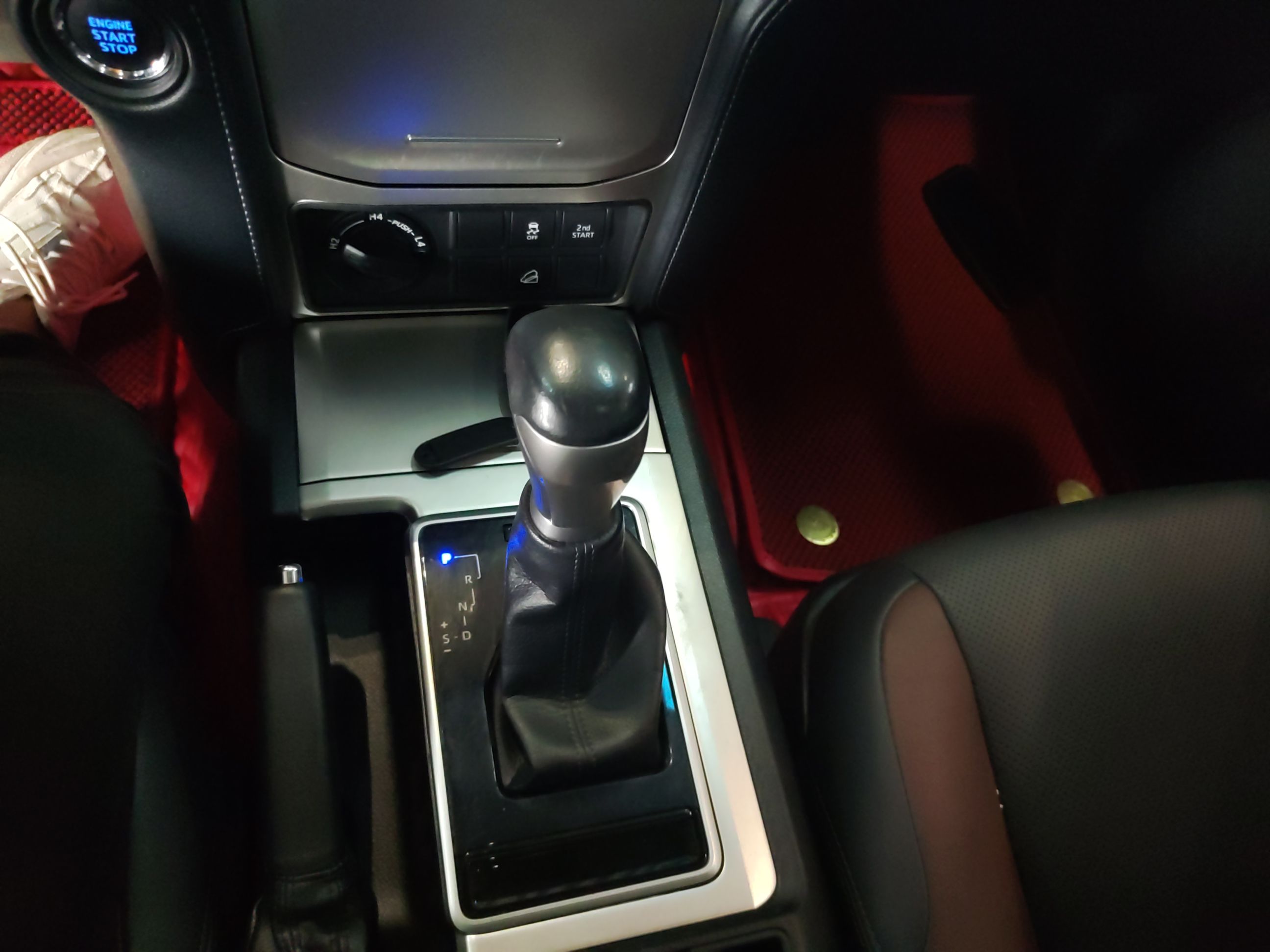 丰田 普拉多 2019款 3.5L 自动TX-L尊享版后挂备胎