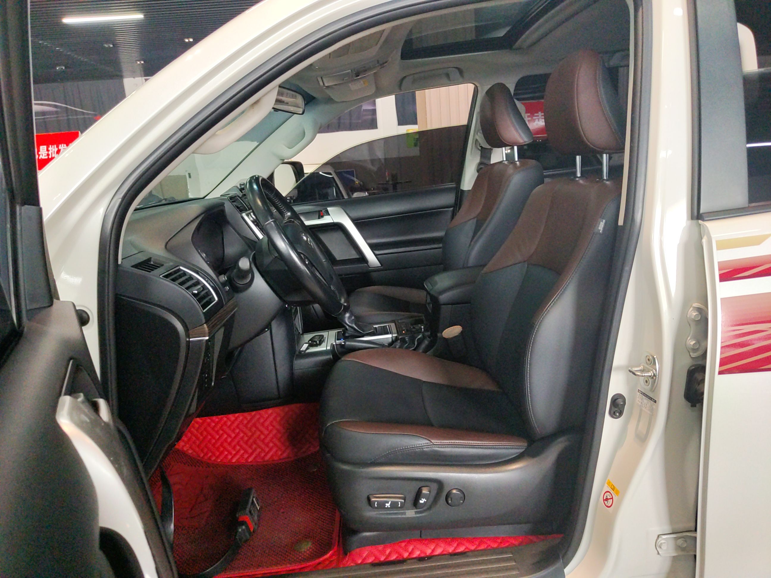 丰田 普拉多 2019款 3.5L 自动TX-L尊享版后挂备胎