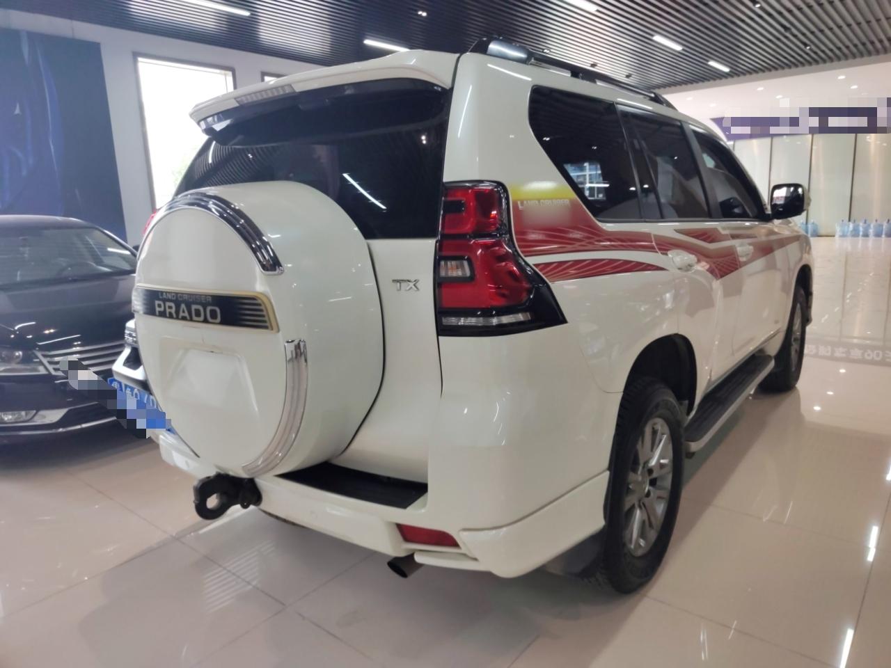 丰田 普拉多 2019款 3.5L 自动TX-L尊享版后挂备胎