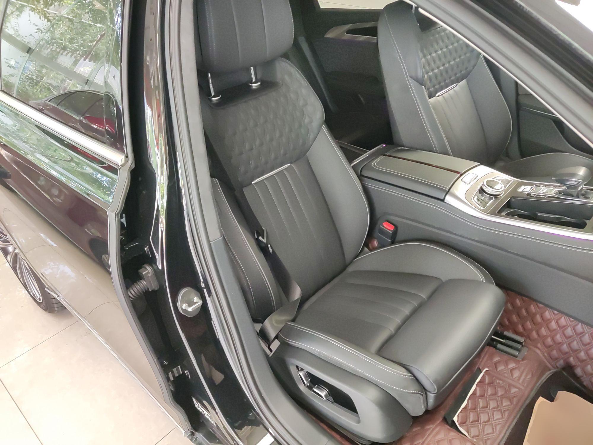 红旗H9 2022款 3.0T 智联旗领四座版