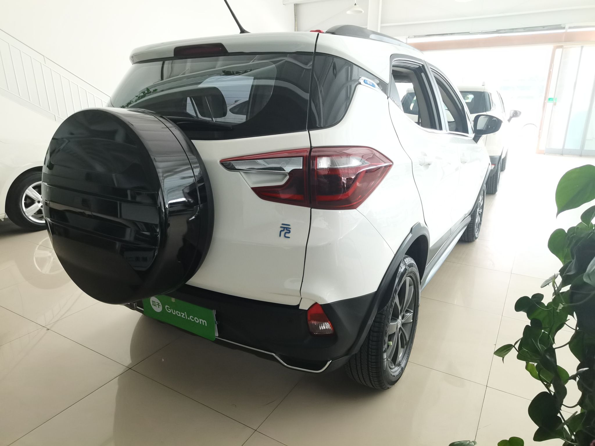 比亚迪 元新能源 2018款 EV360 智联炫酷型