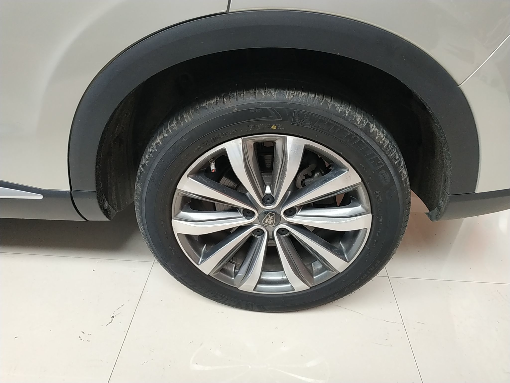 荣威RX5 MAX 2019款 400TGI 自动智能座舱旗舰版