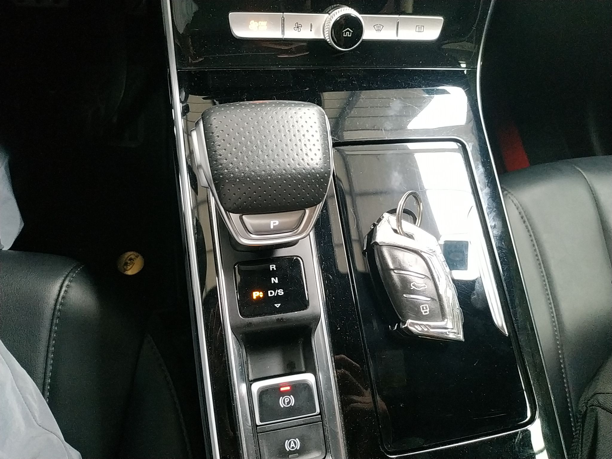 荣威RX5 MAX 2019款 400TGI 自动智能座舱旗舰版