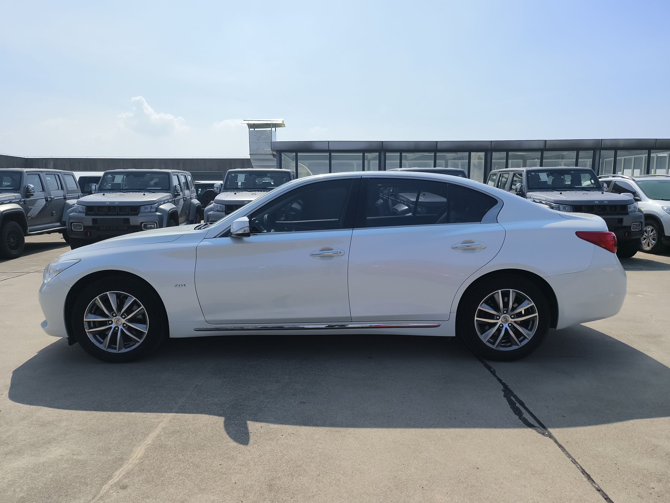 英菲尼迪Q50L 2016款 2.0T 舒适版