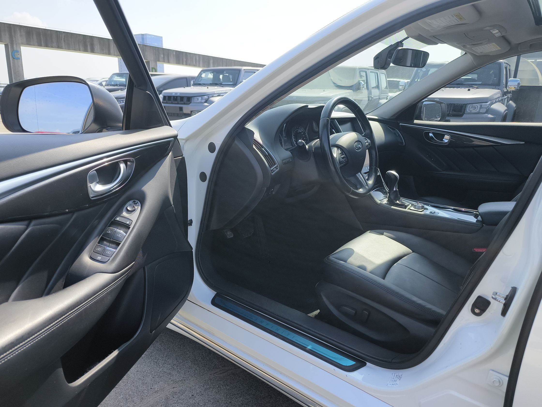 英菲尼迪Q50L 2016款 2.0T 舒适版