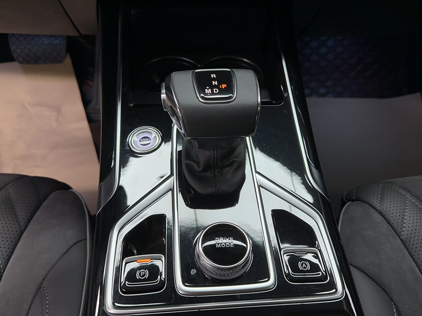 红旗HS5 2022款 改款 2.0T 智联旗享版