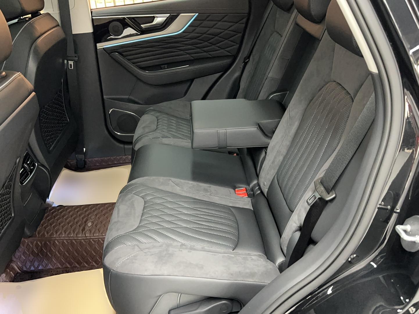 红旗HS5 2022款 改款 2.0T 智联旗享版