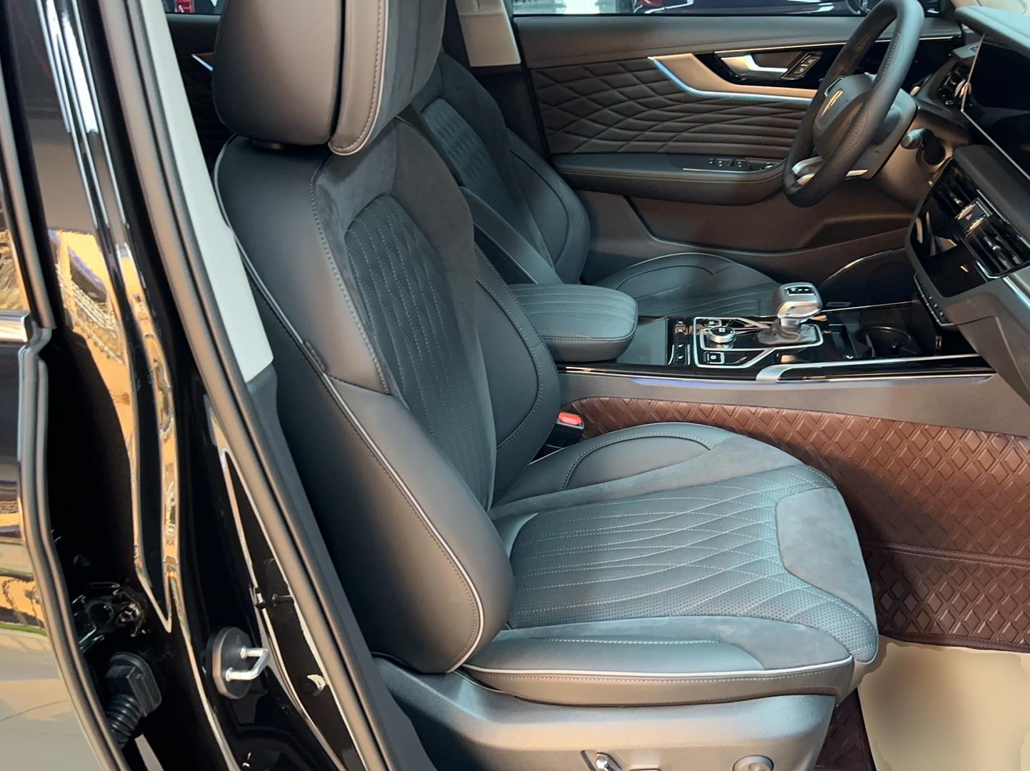 红旗HS5 2022款 改款 2.0T 智联旗享版