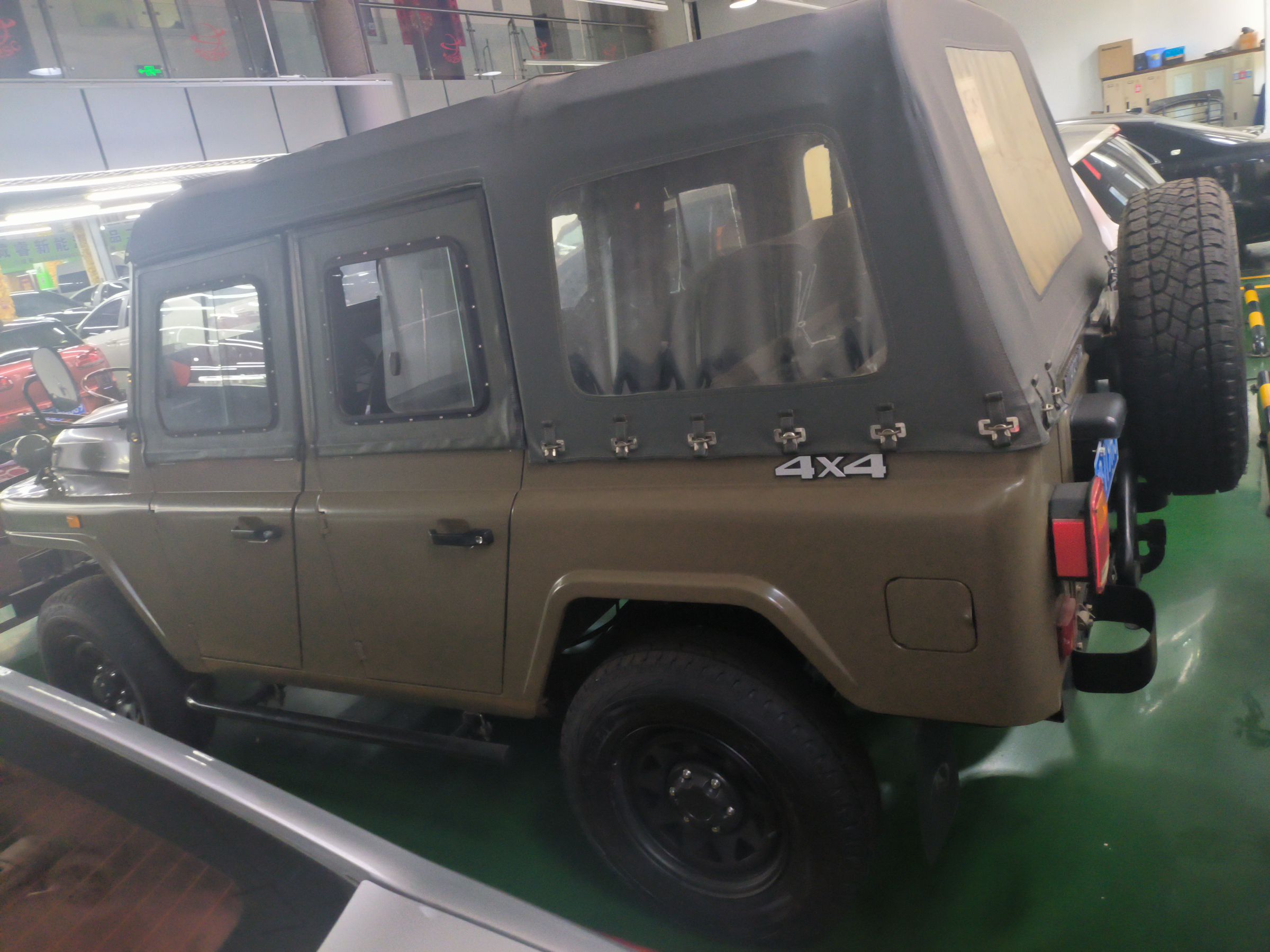 北汽制造 BJ212 2020款 1.5T 三角门