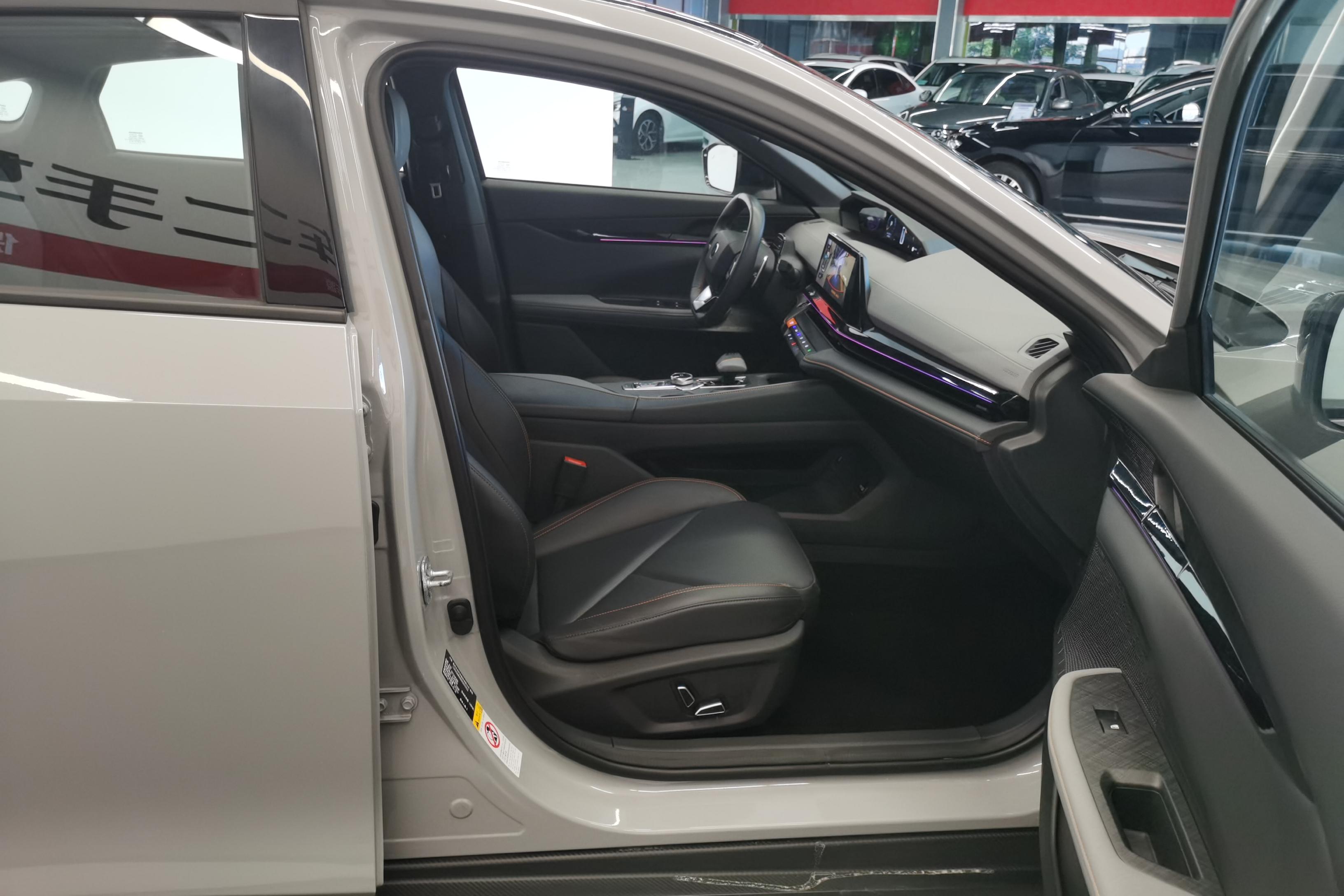 长安UNI-V 2022款 1.5T 智慧领航型