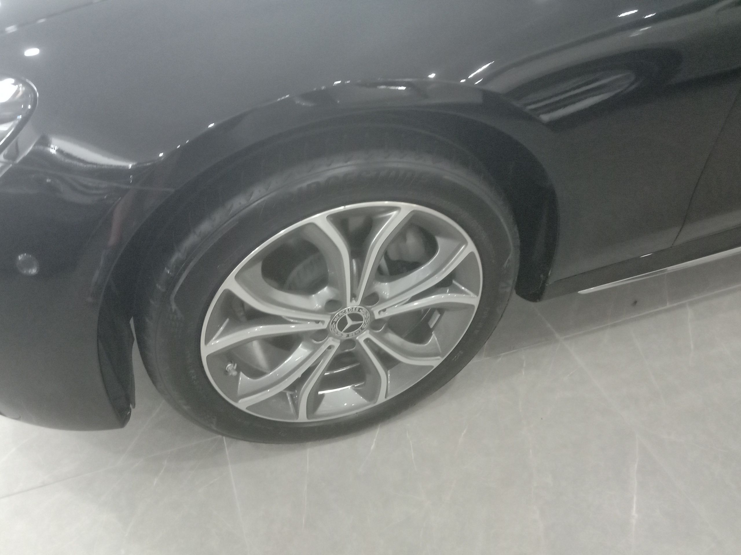 奔驰E级 2022款 改款三 E 300 L 运动豪华型