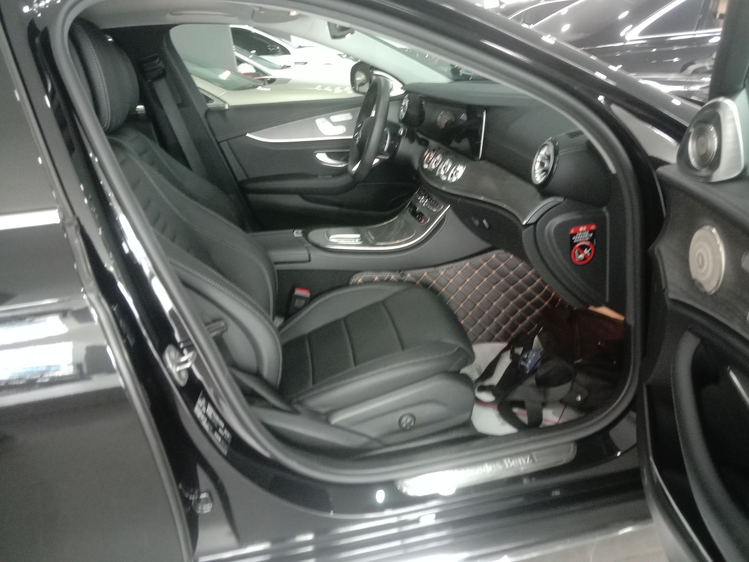 奔驰E级 2022款 改款三 E 300 L 运动豪华型