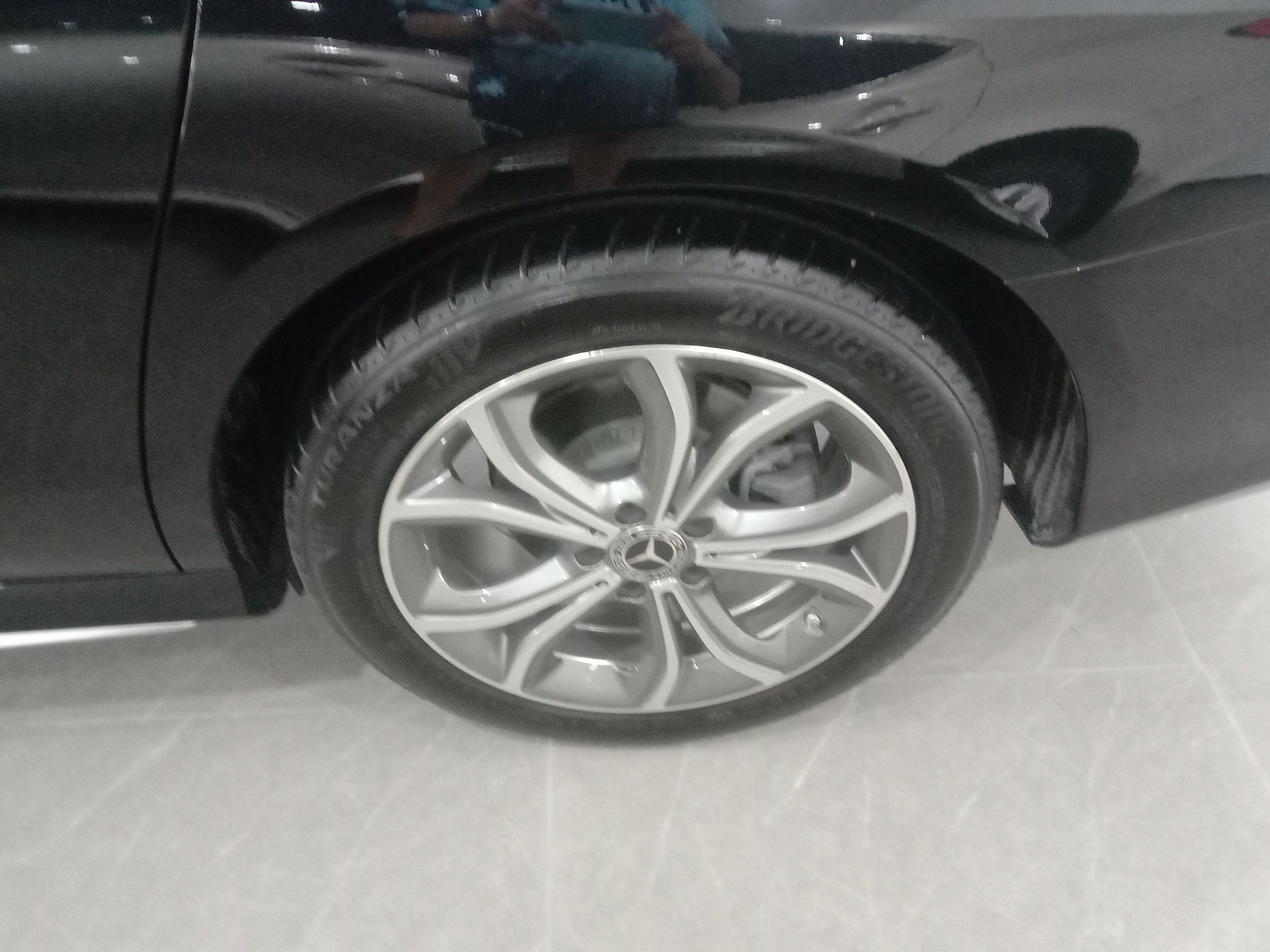 奔驰E级 2022款 改款三 E 300 L 运动豪华型