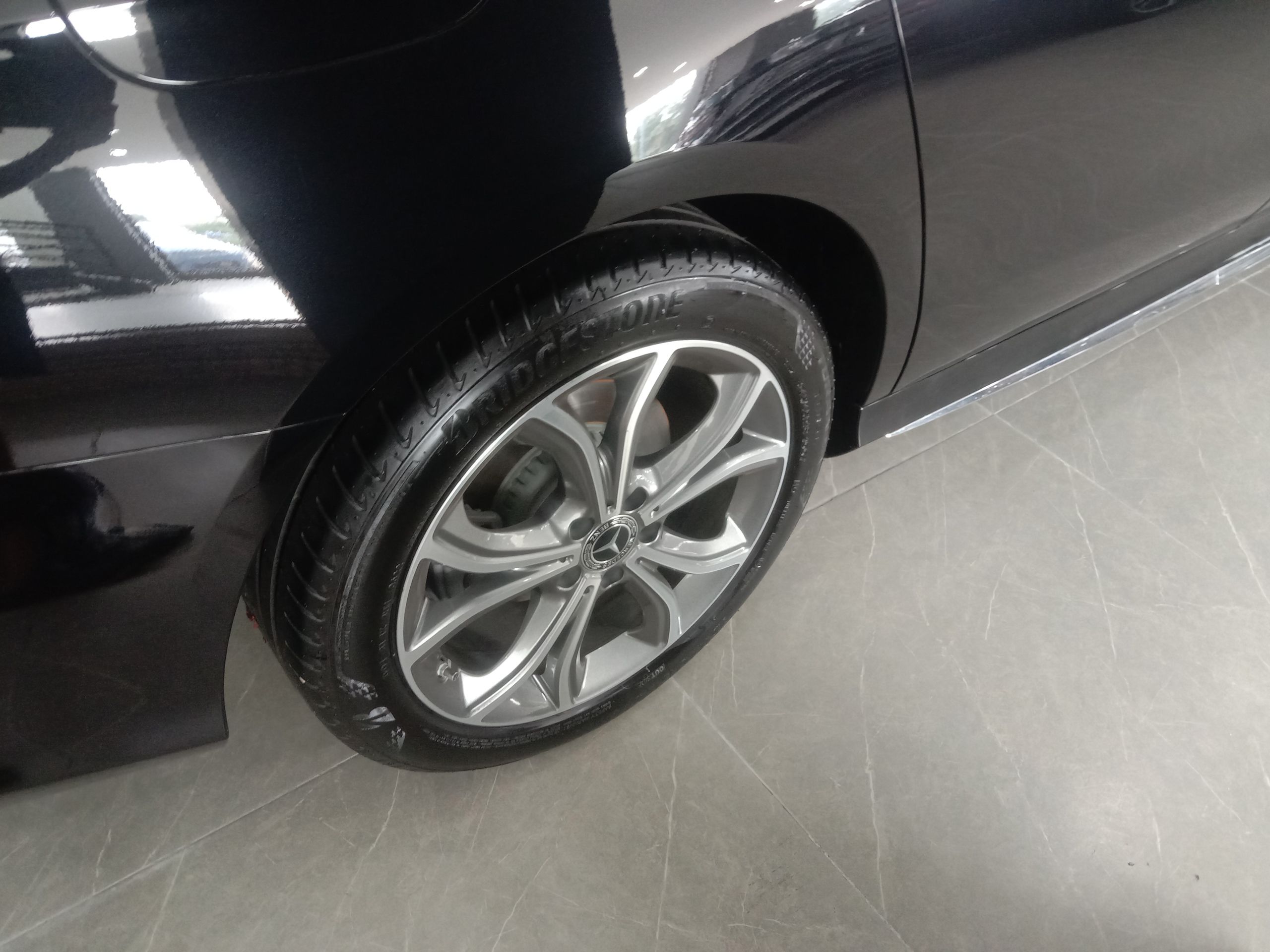 奔驰E级 2022款 改款三 E 300 L 运动豪华型