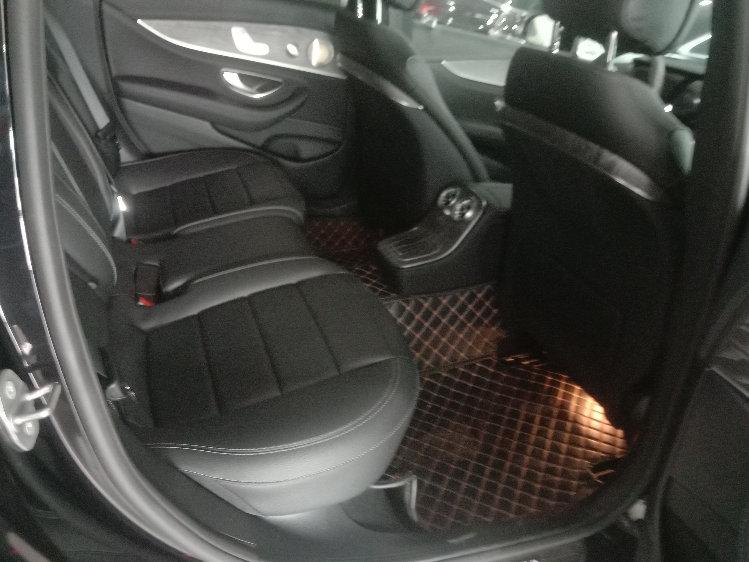 奔驰E级 2022款 改款三 E 300 L 运动豪华型