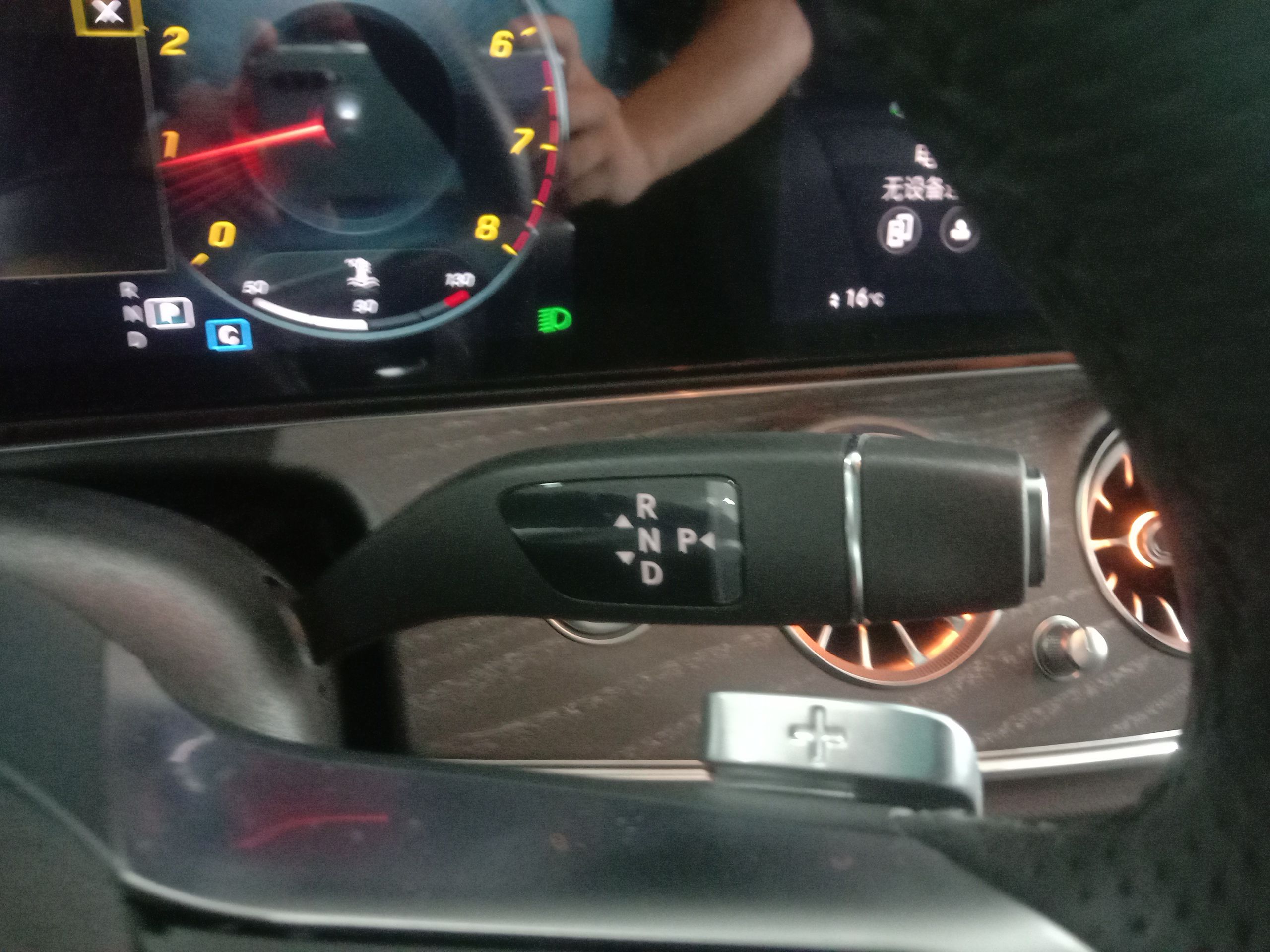 奔驰E级 2022款 改款三 E 300 L 运动豪华型