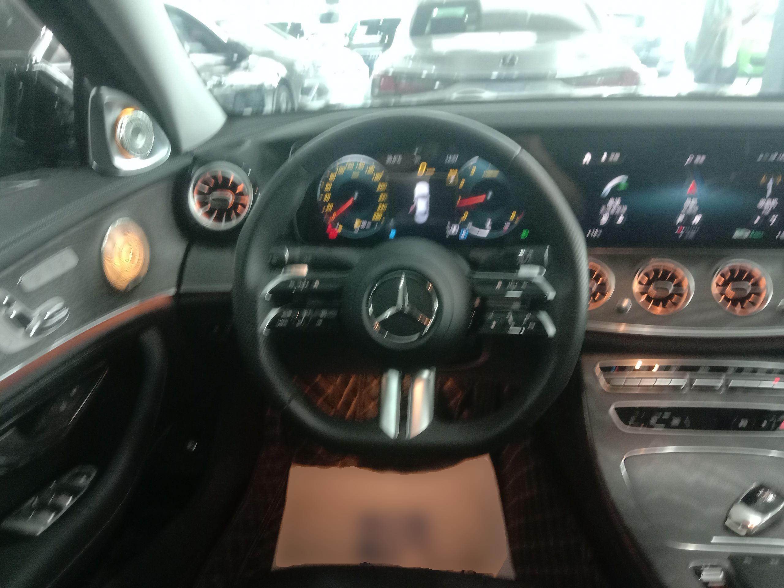 奔驰E级 2022款 改款三 E 300 L 运动豪华型