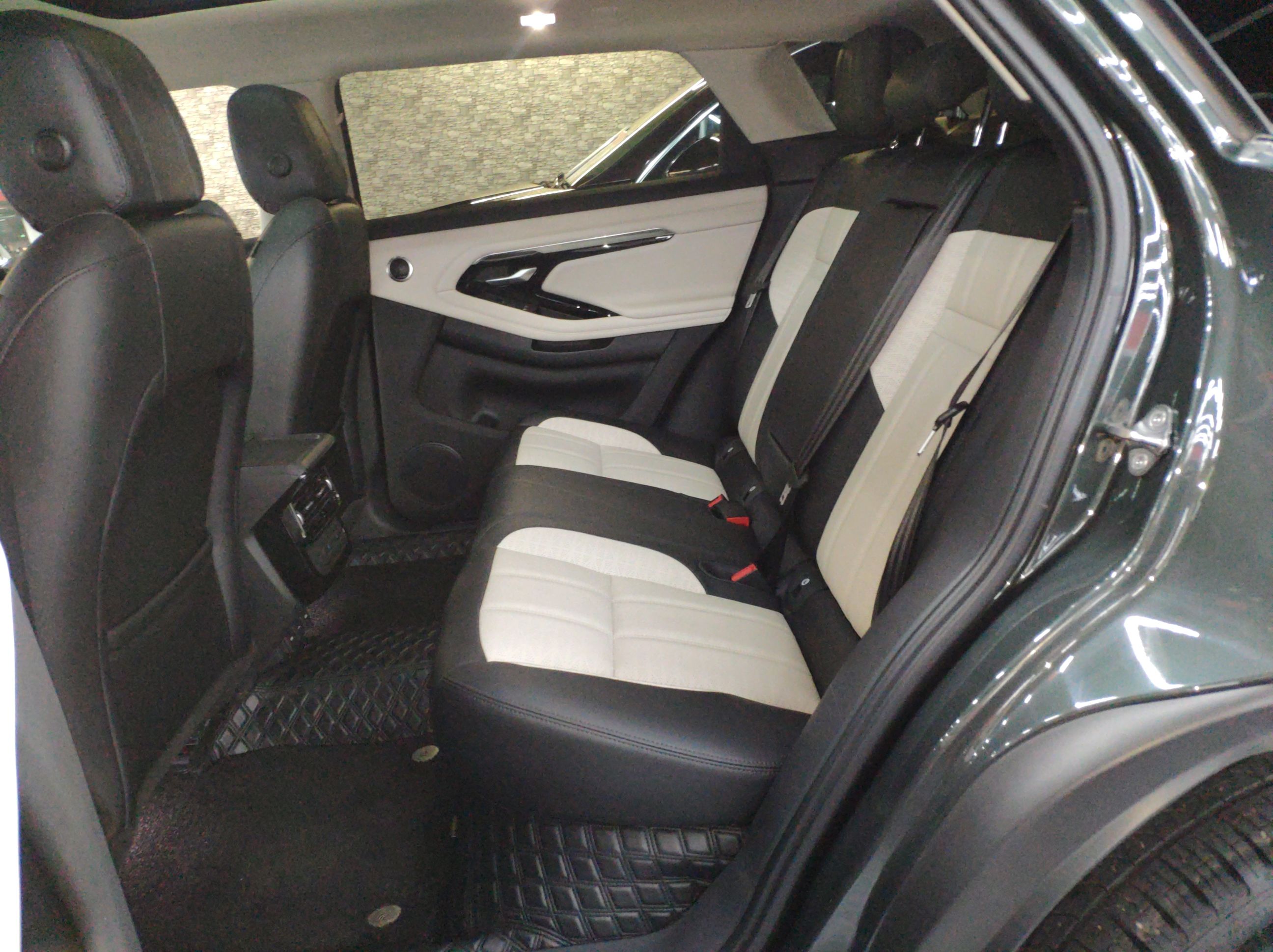 路虎 揽胜极光 2021款 极光L 249PS R-Dynamic First edition 首发版