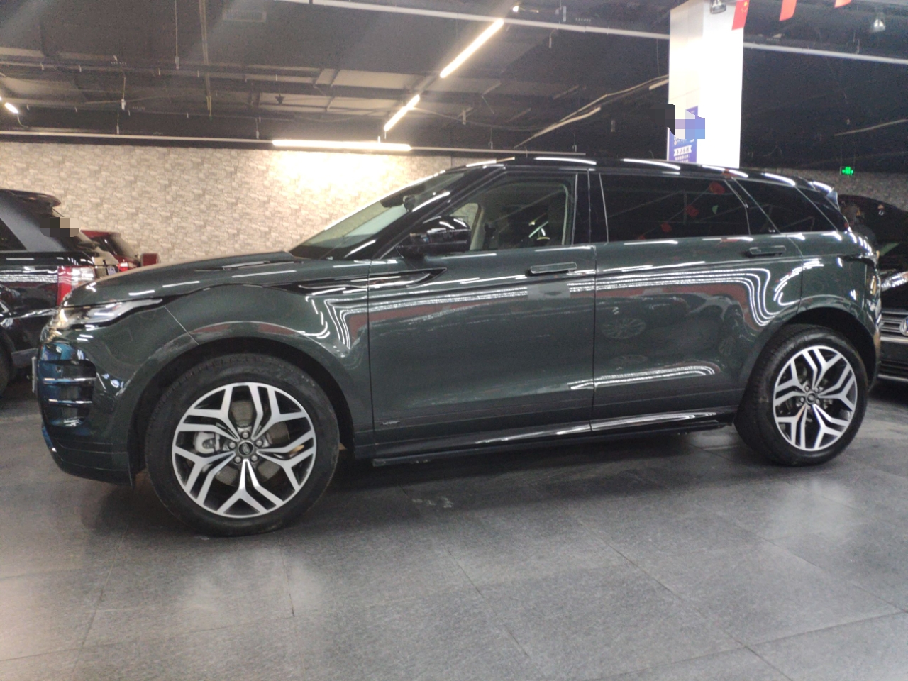 路虎 揽胜极光 2021款 极光L 249PS R-Dynamic First edition 首发版