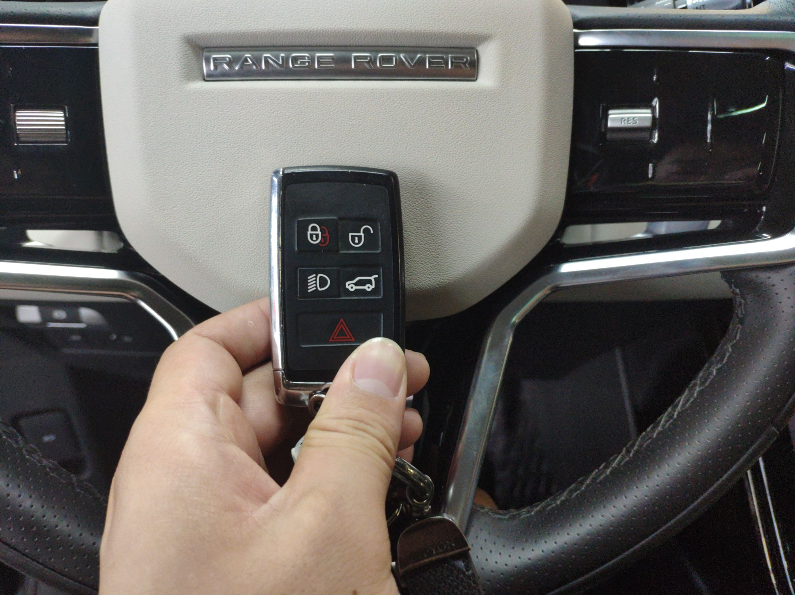 路虎 揽胜极光 2021款 极光L 249PS R-Dynamic First edition 首发版