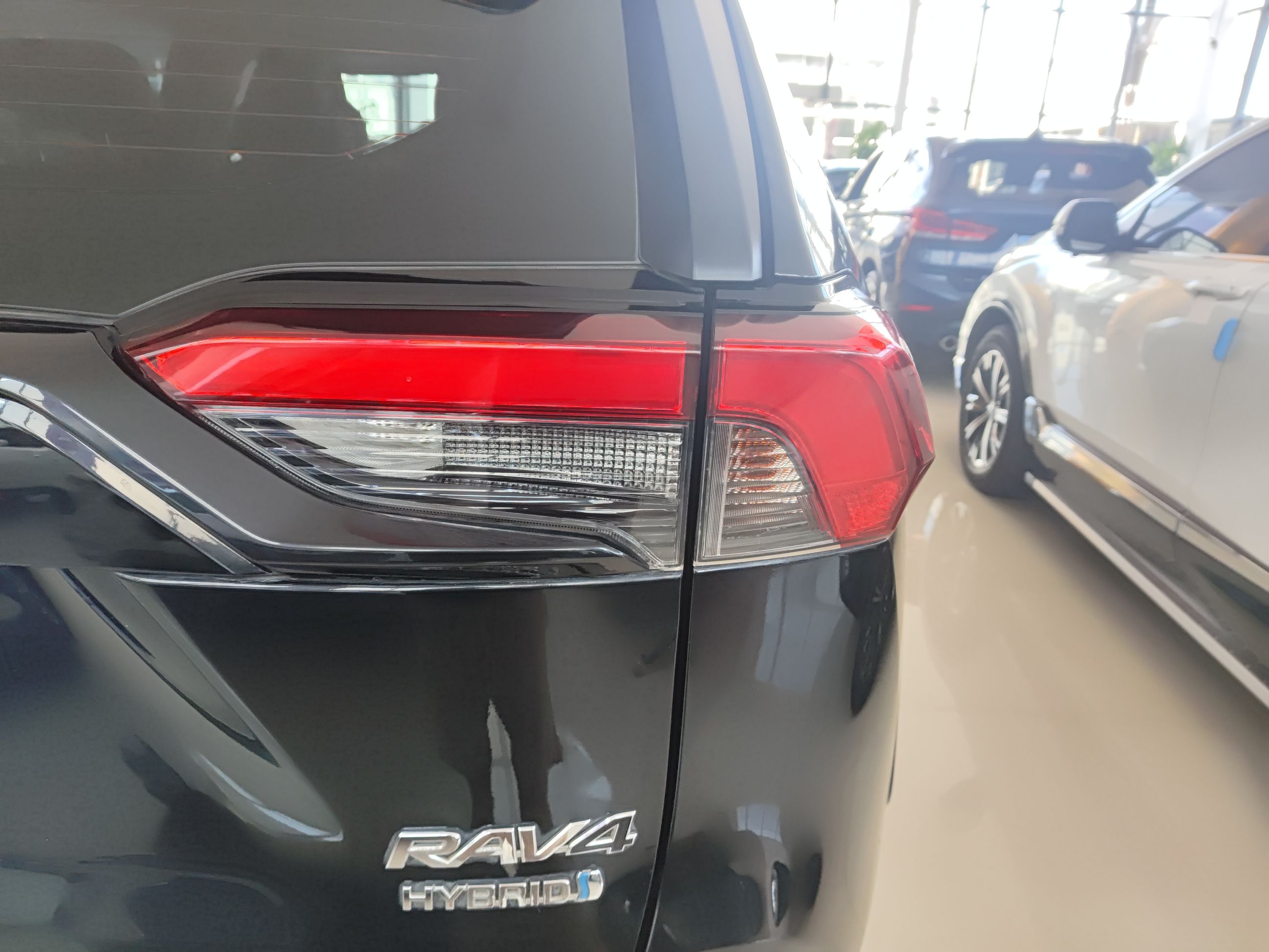 丰田 RAV4 2020款 双擎  2.5L E-CVT四驱精英版