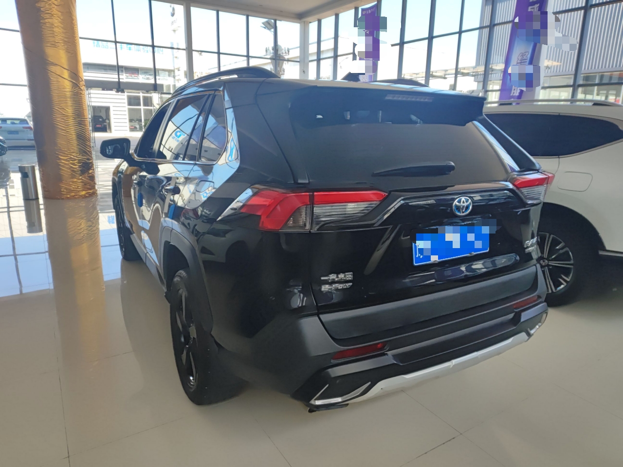 丰田 RAV4 2020款 双擎  2.5L E-CVT四驱精英版