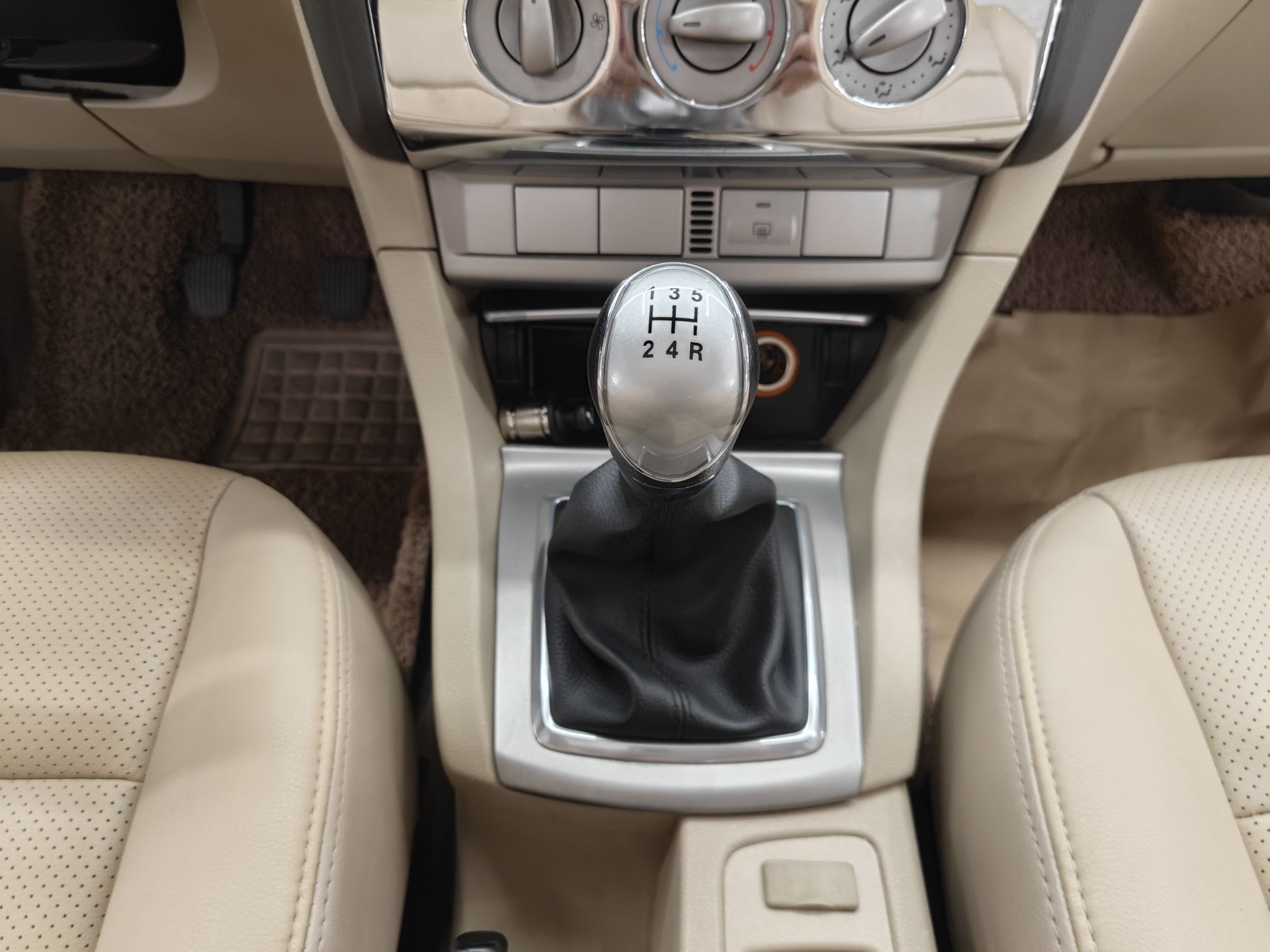 福特 福克斯 2011款 三厢 1.8L 手动舒适型