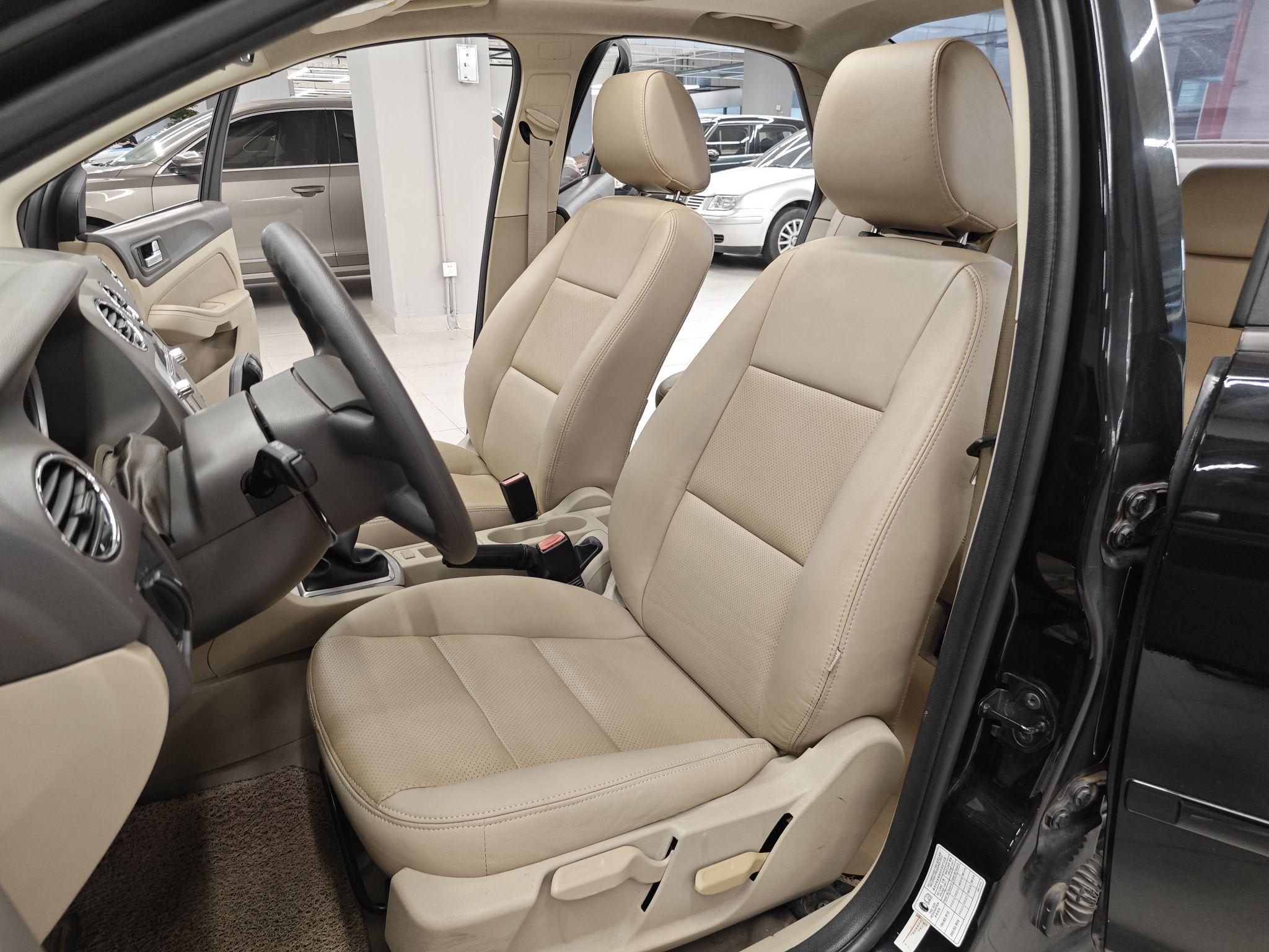 福特 福克斯 2011款 三厢 1.8L 手动舒适型