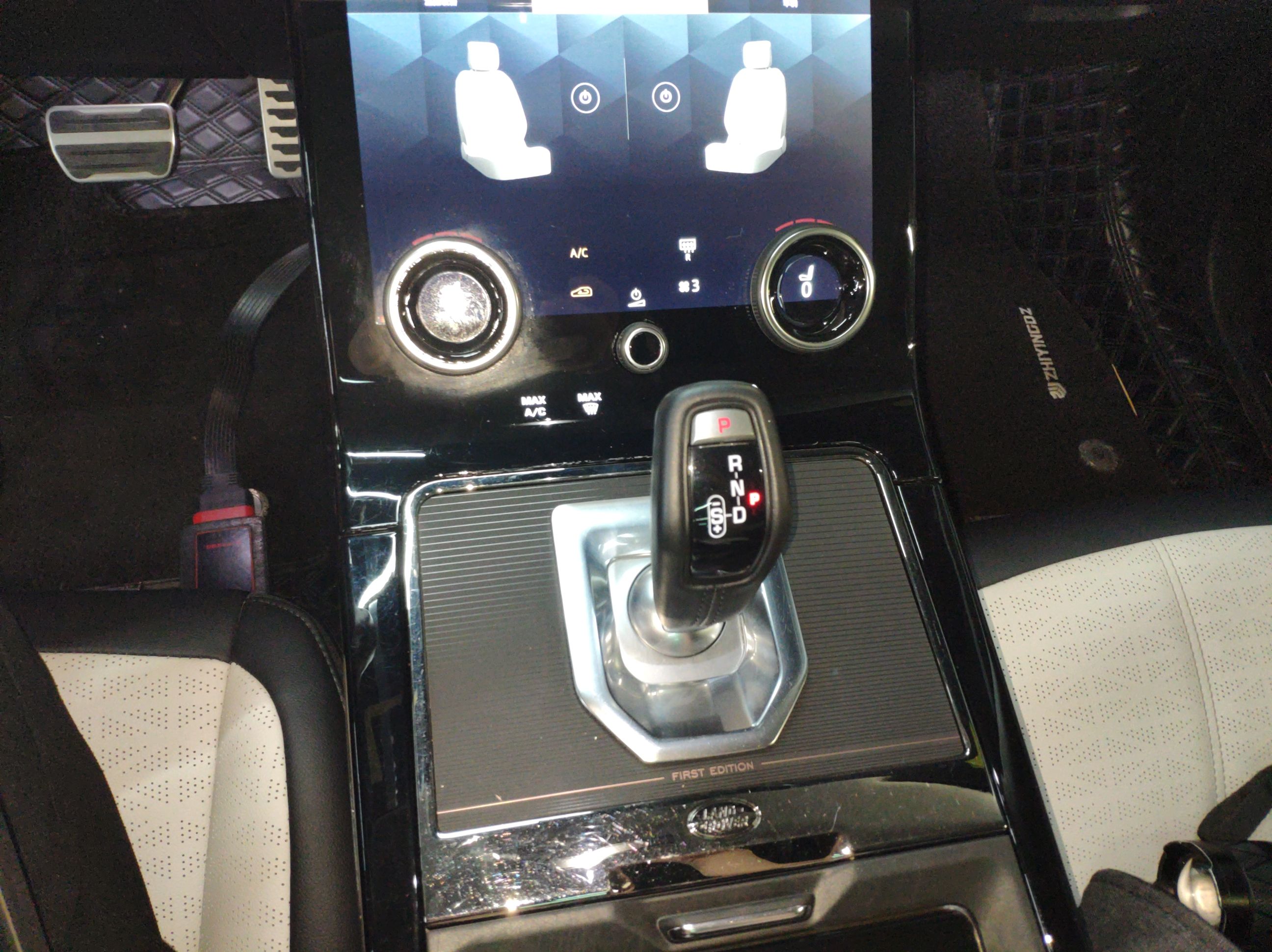 路虎 揽胜极光 2021款 极光L 249PS R-Dynamic First edition 首发版