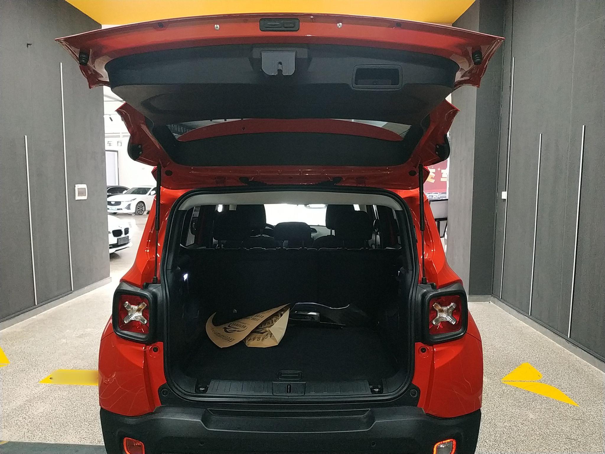 Jeep 自由侠 2017款  180T 自动劲能版