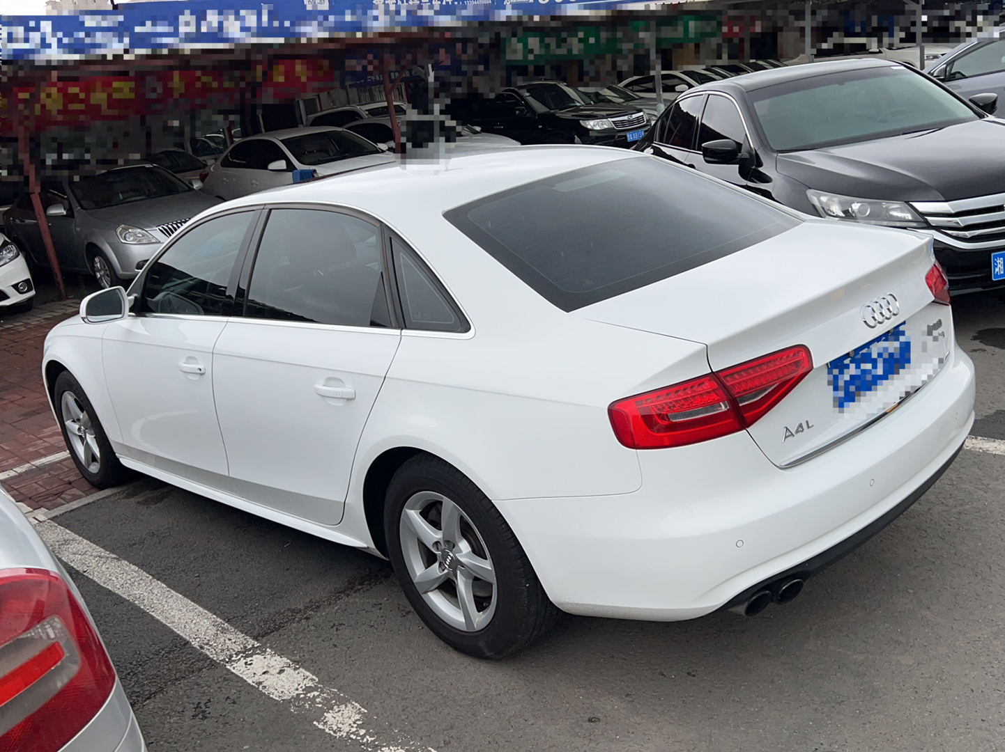 奥迪A4L 2015款 35 TFSI 自动标准型