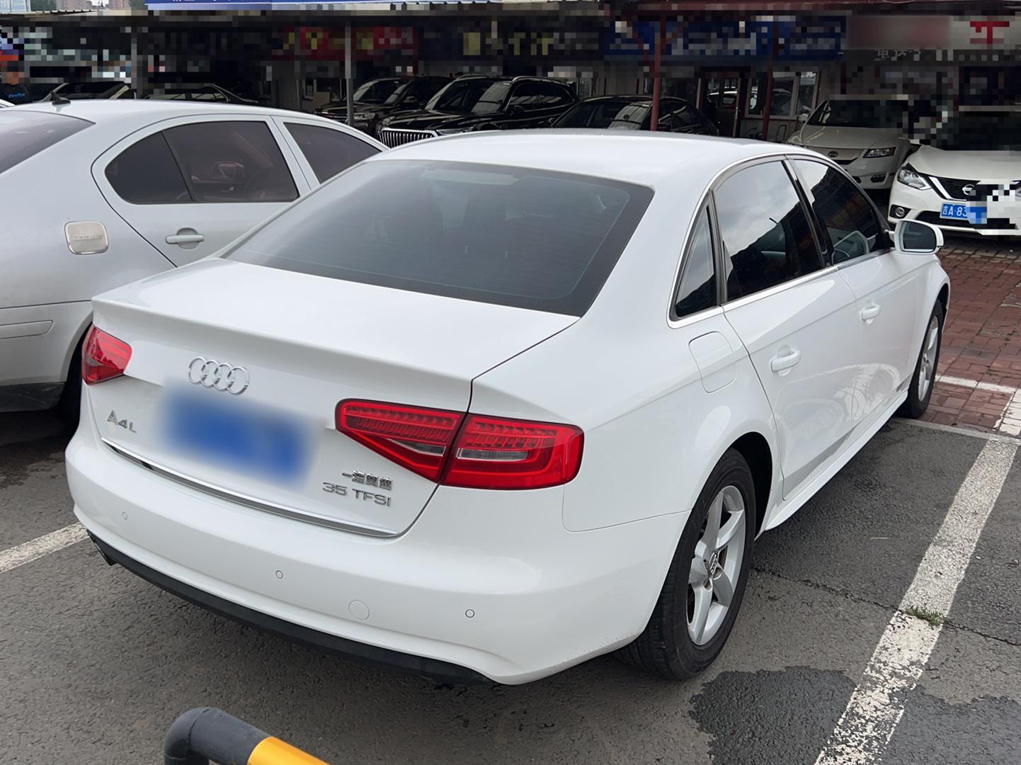 奥迪A4L 2015款 35 TFSI 自动标准型